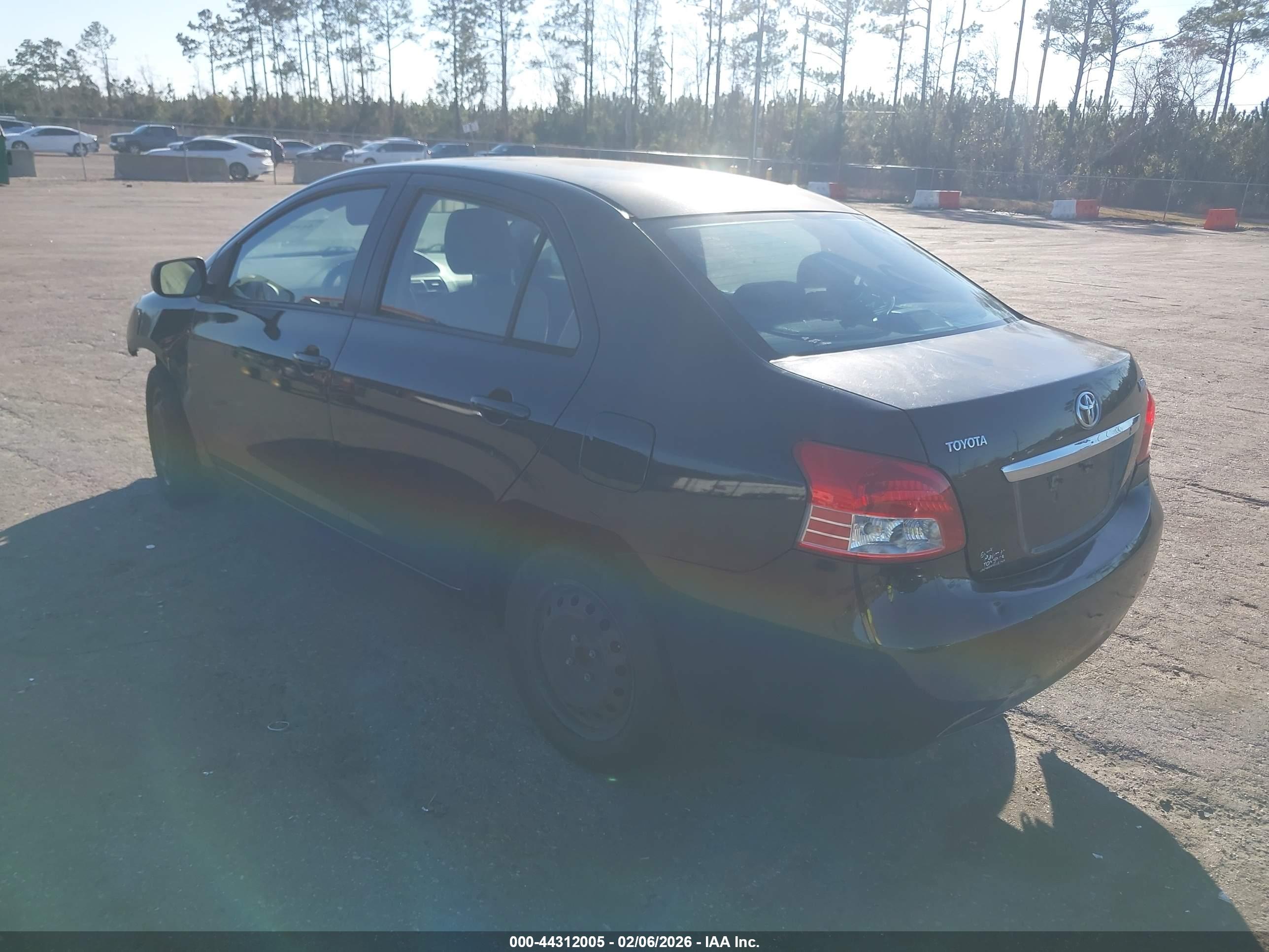 TOYOTA YARIS image 3