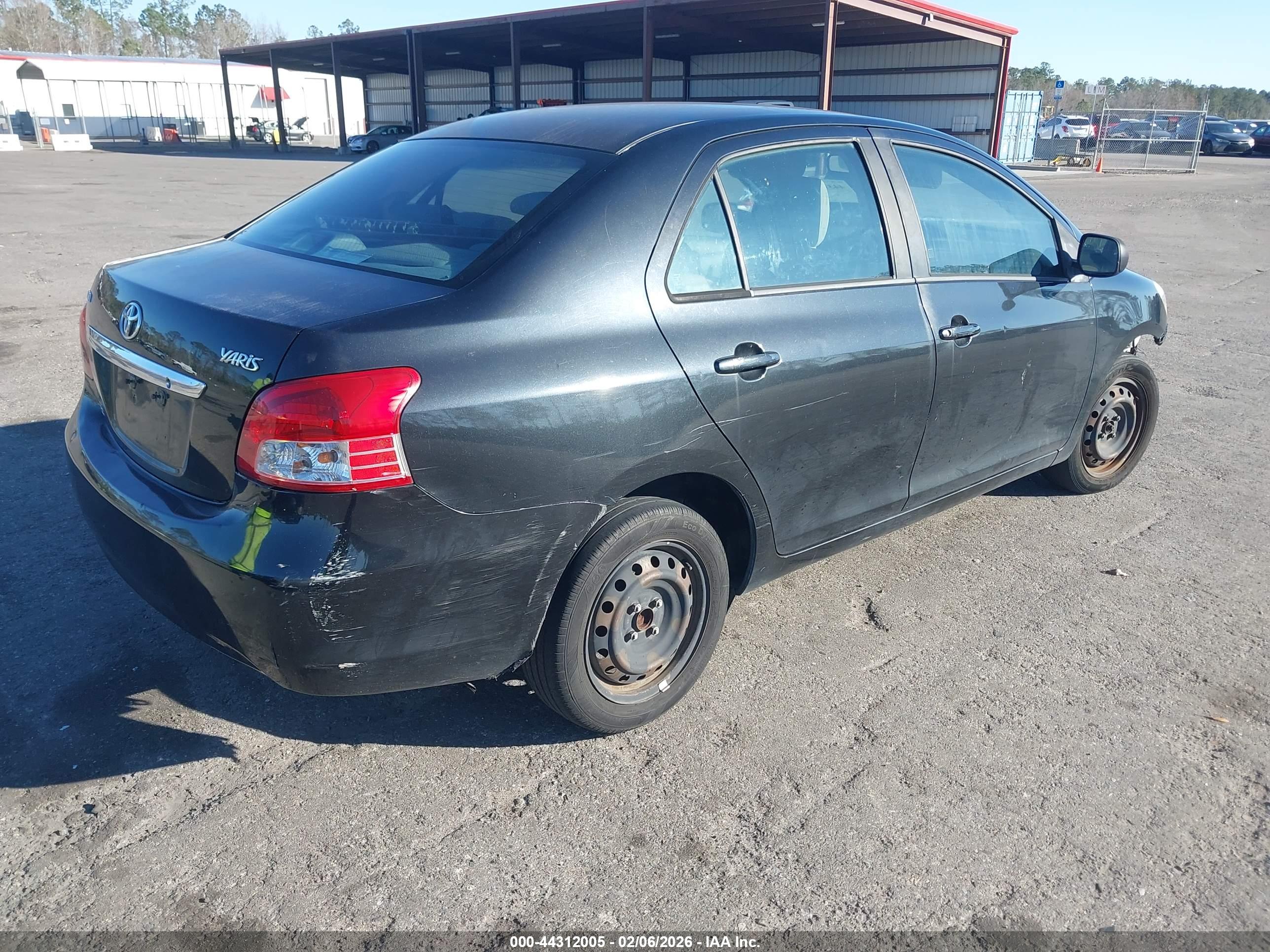 TOYOTA YARIS image 4