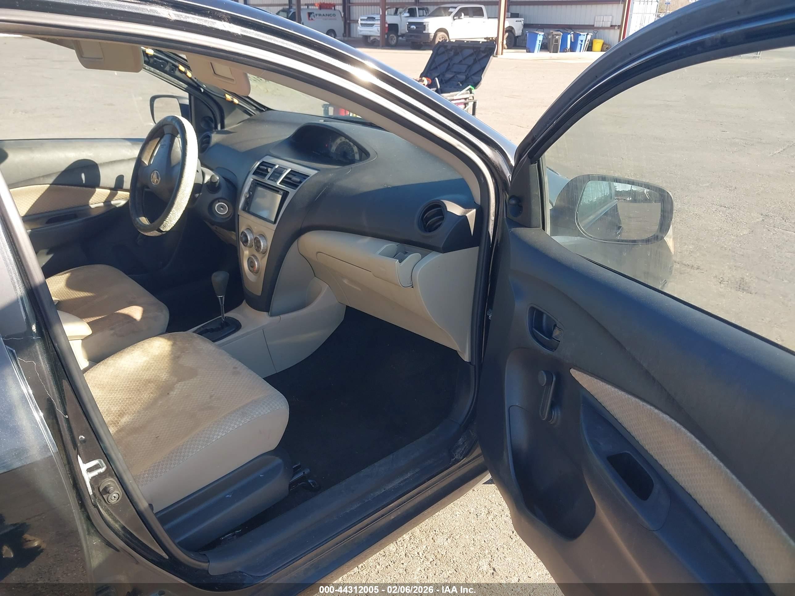 TOYOTA YARIS image 5