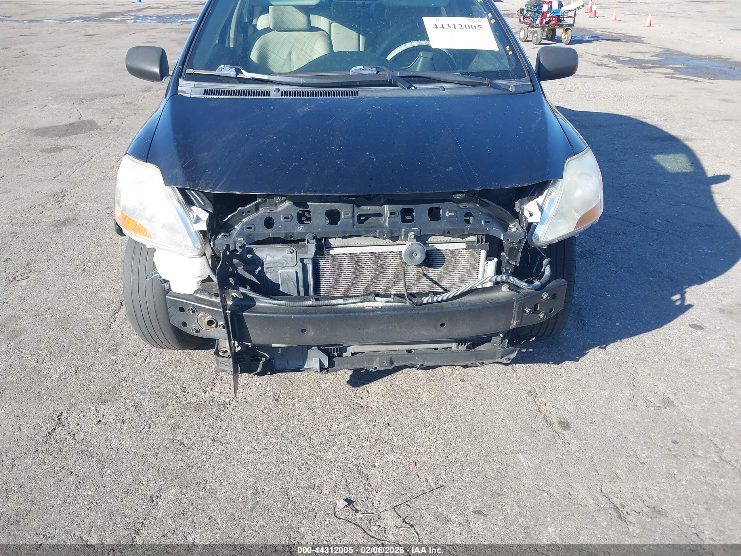 TOYOTA YARIS image 6