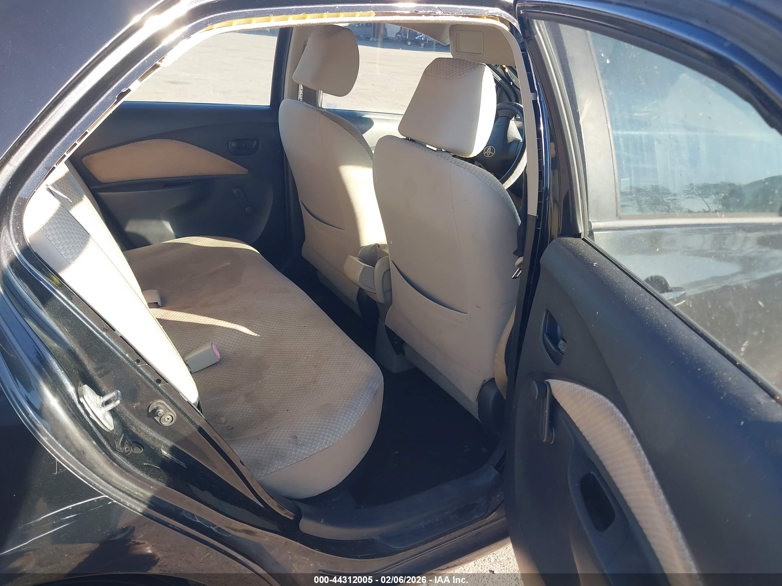 TOYOTA YARIS image 8