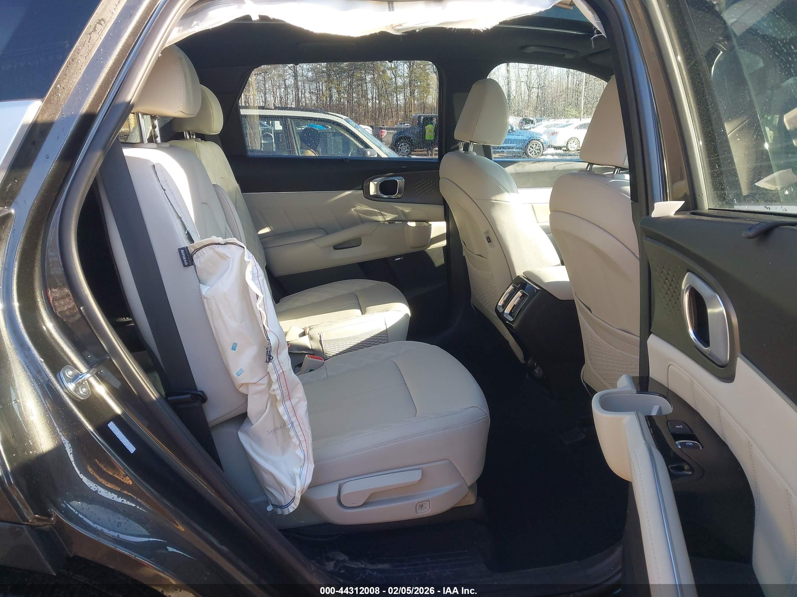 KIA SORENTO image 8