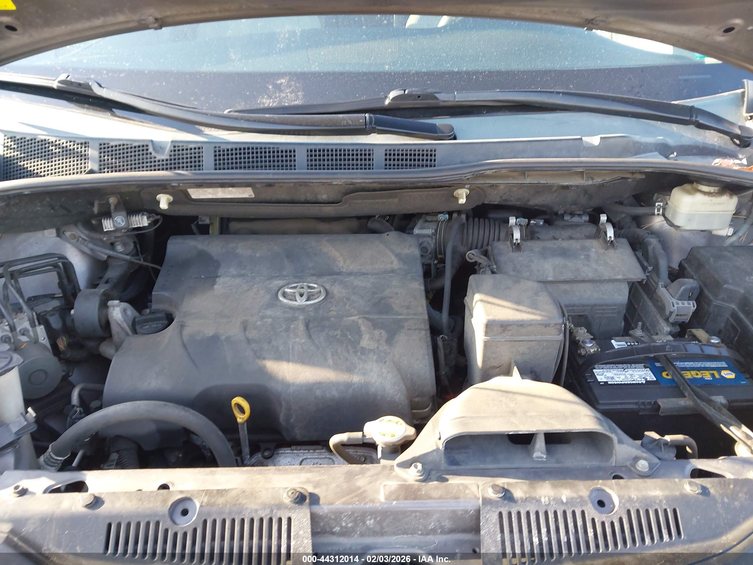 TOYOTA SIENNA image 10
