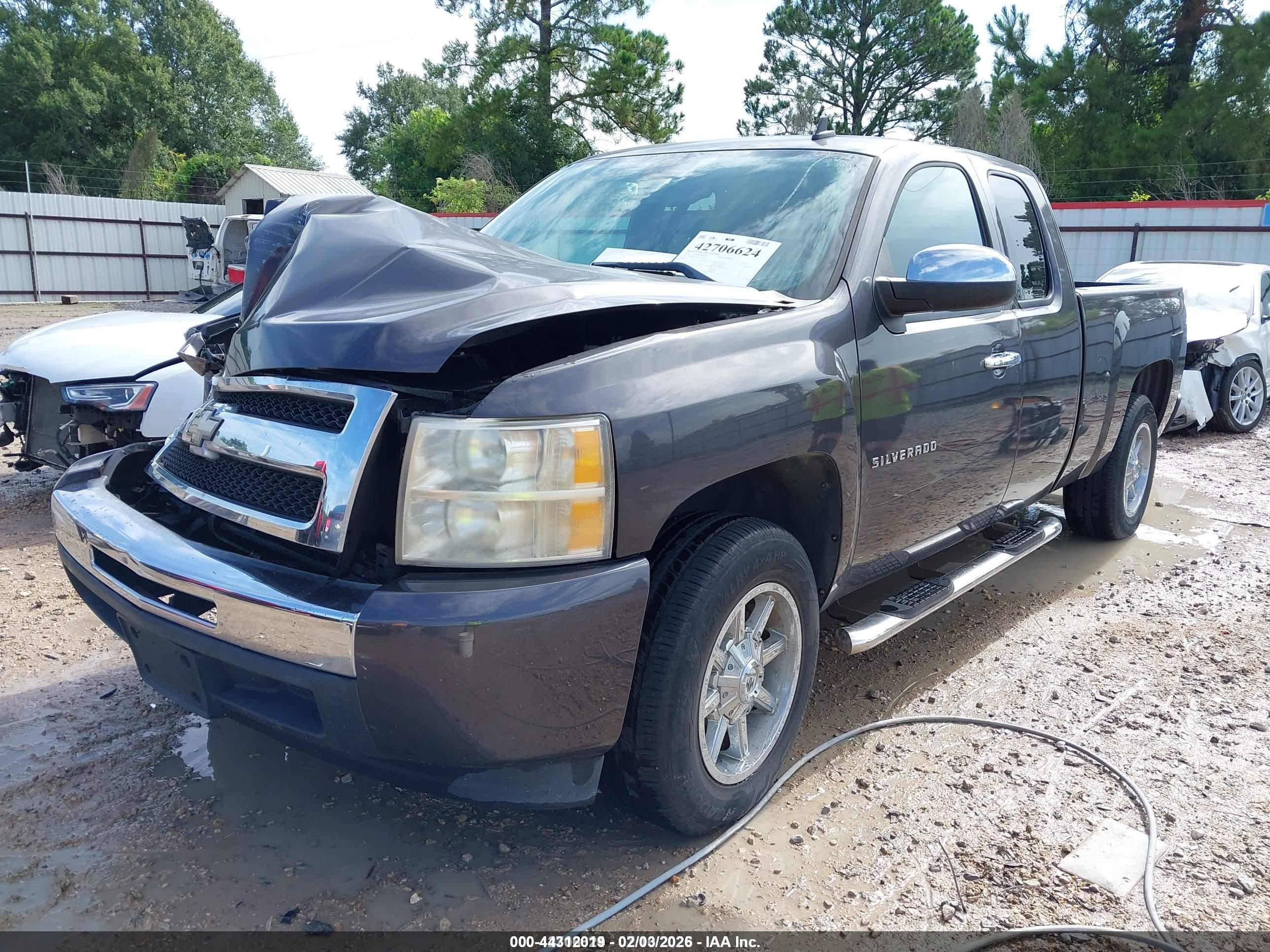 CHEVROLET SILVERADO image 2