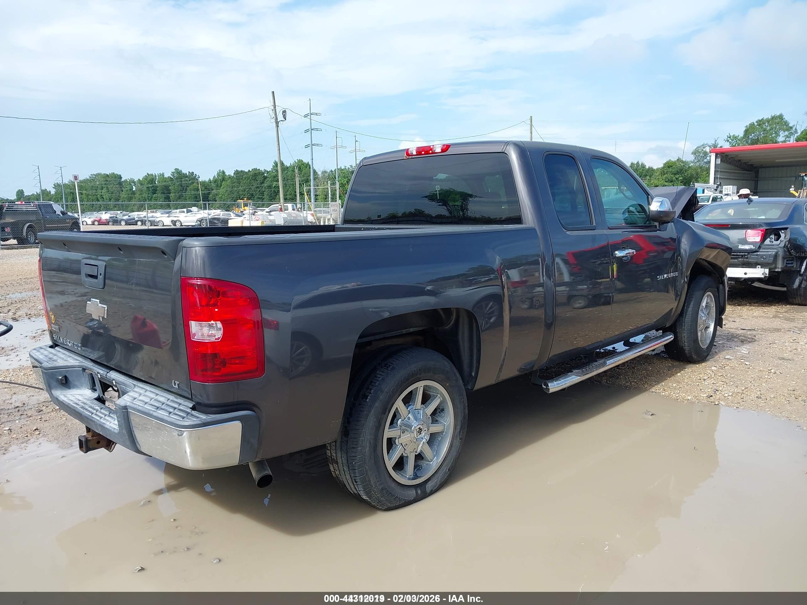 CHEVROLET SILVERADO image 4