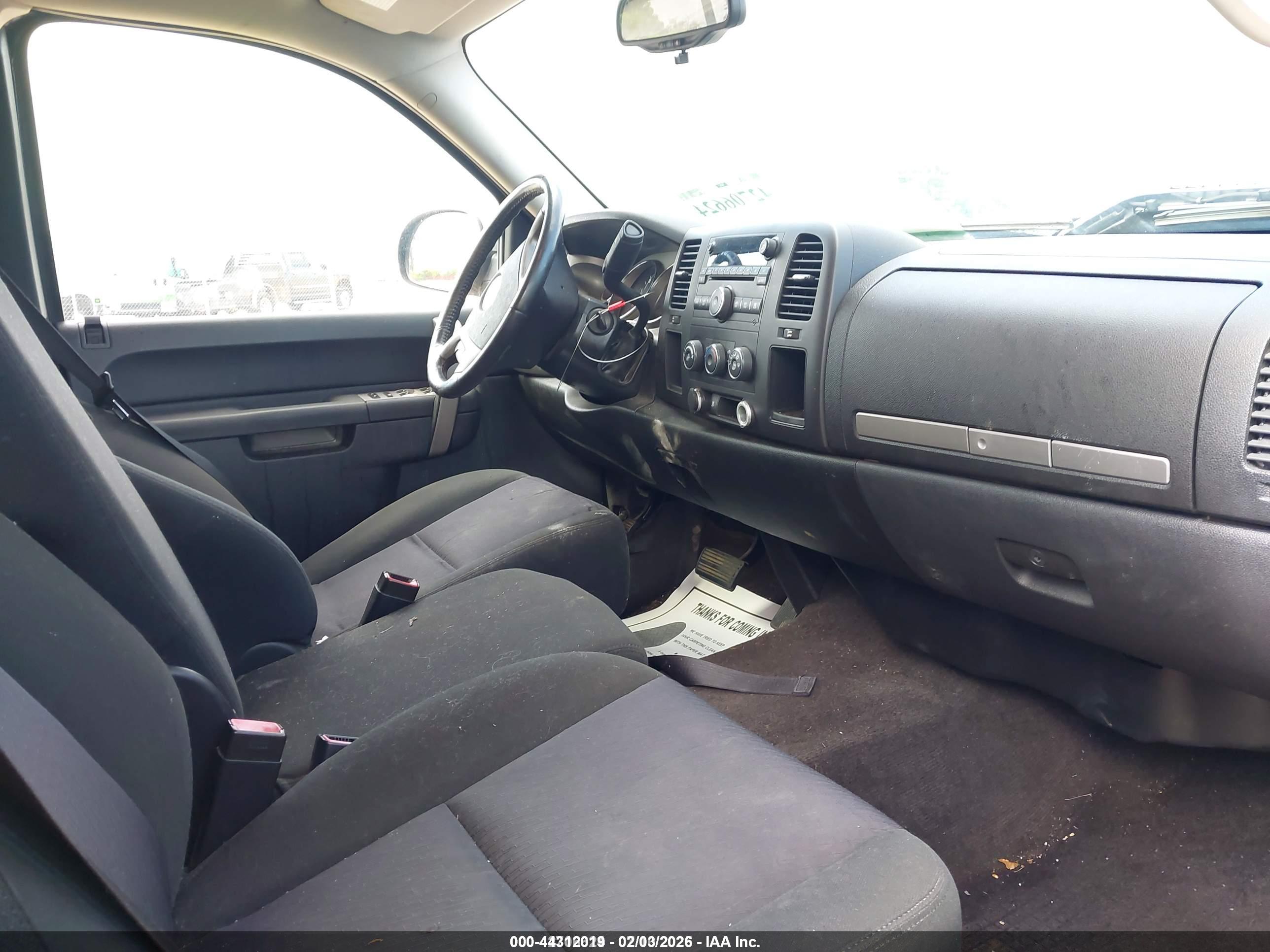 CHEVROLET SILVERADO image 5