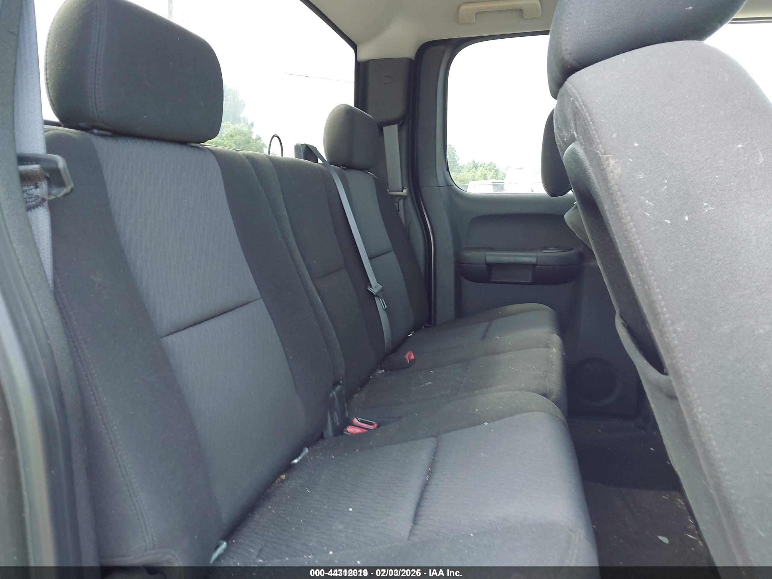 CHEVROLET SILVERADO image 8