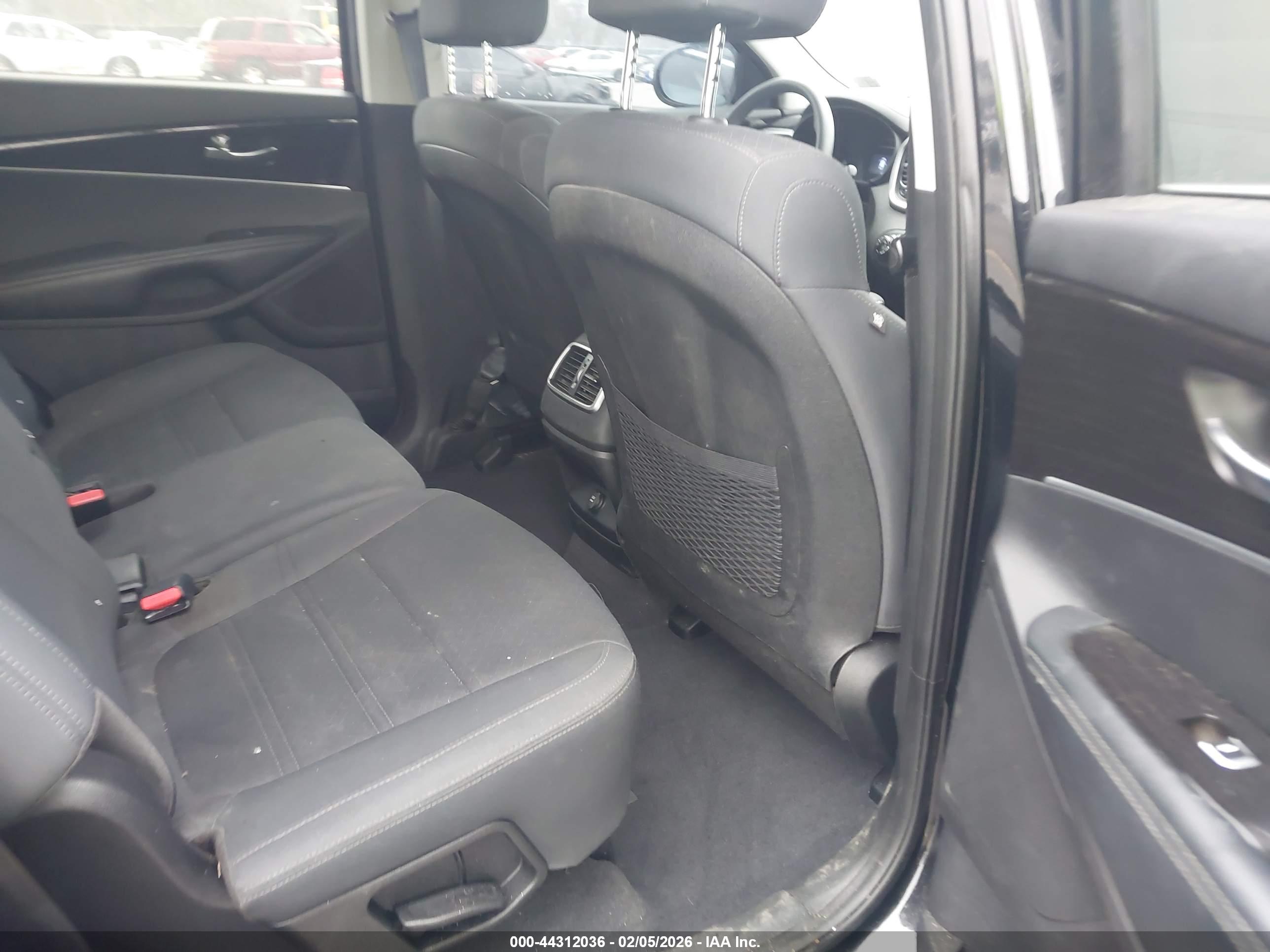 KIA SORENTO image 8