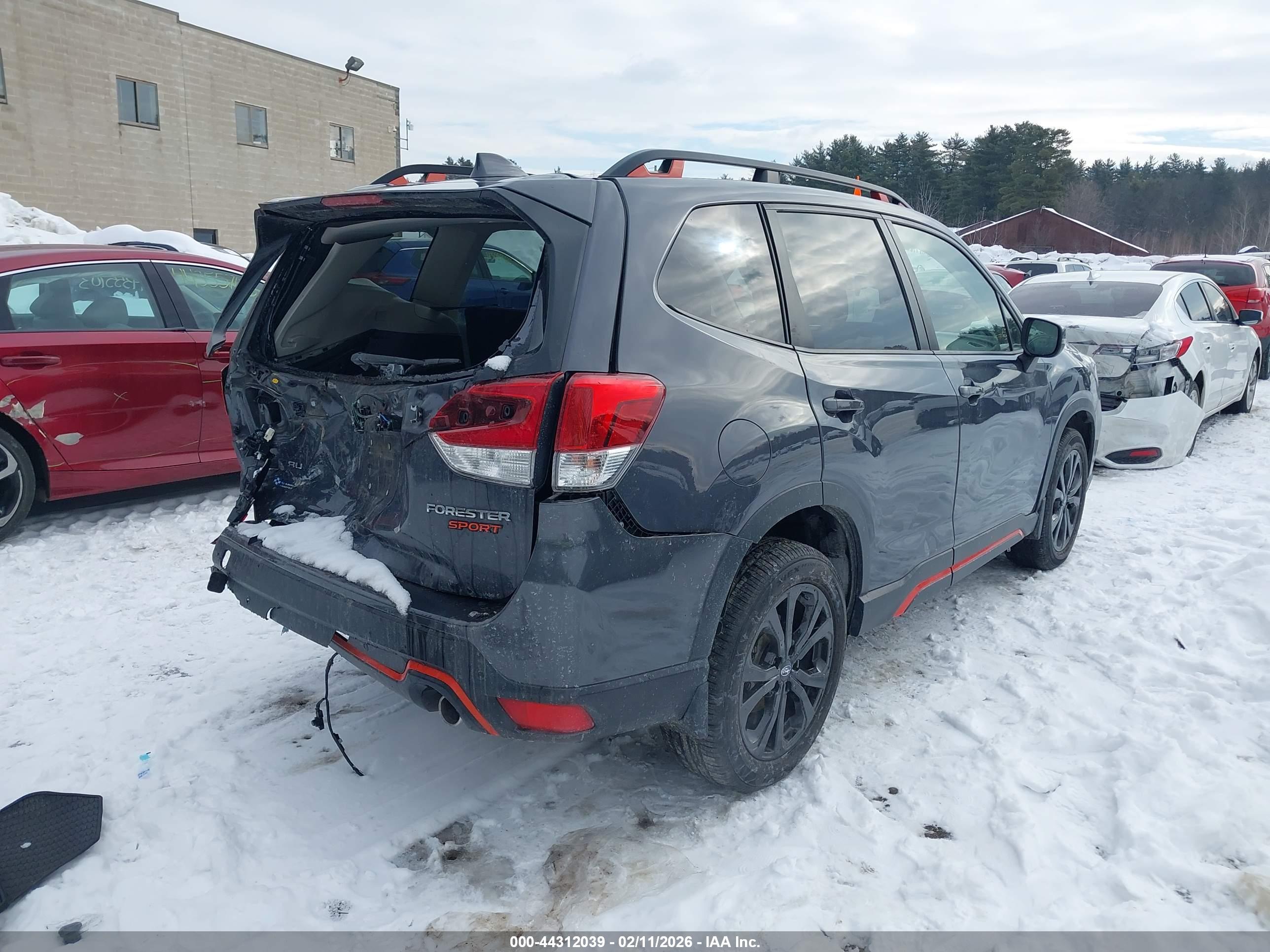 SUBARU FORESTER image 4