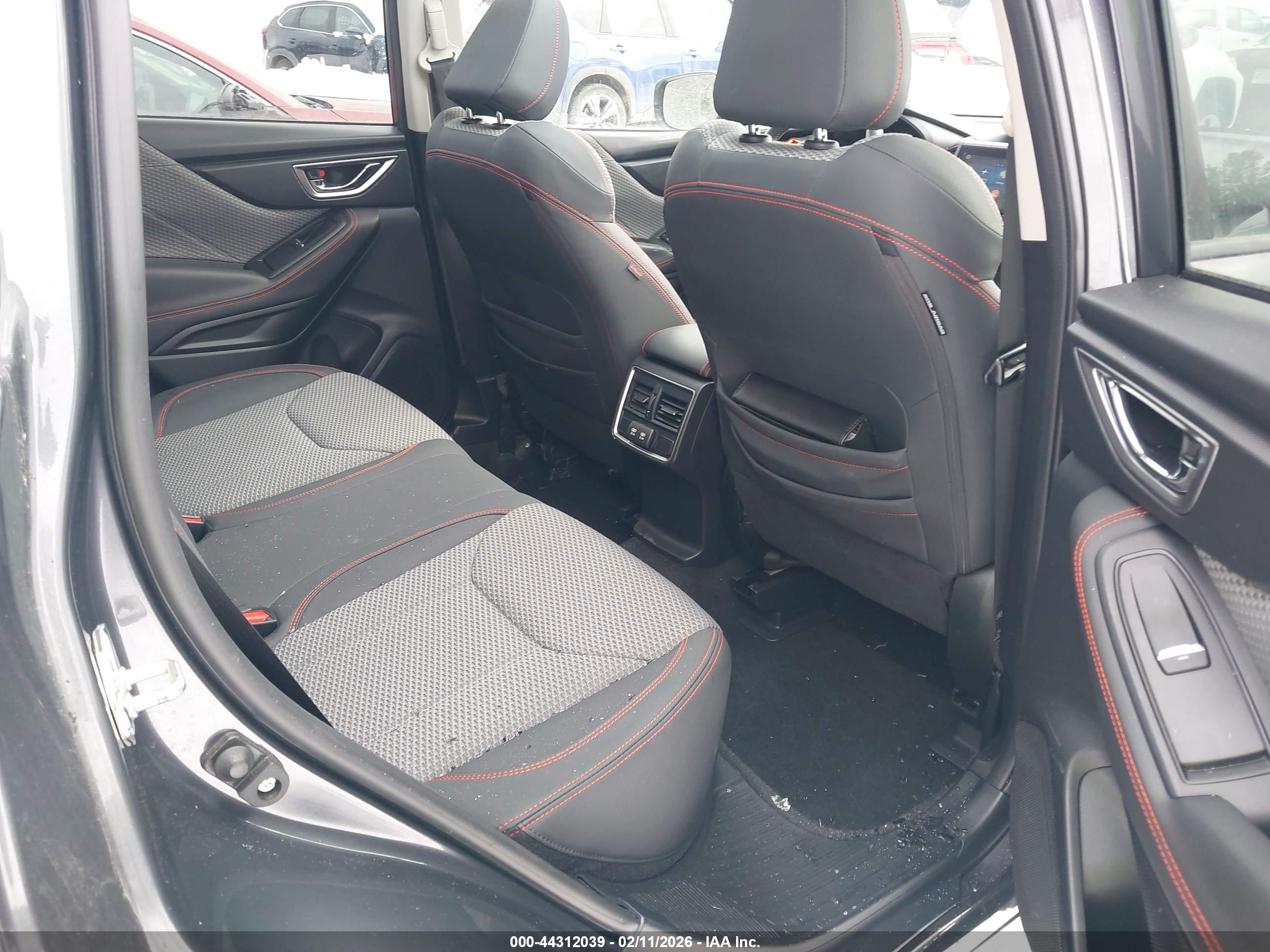 SUBARU FORESTER image 8