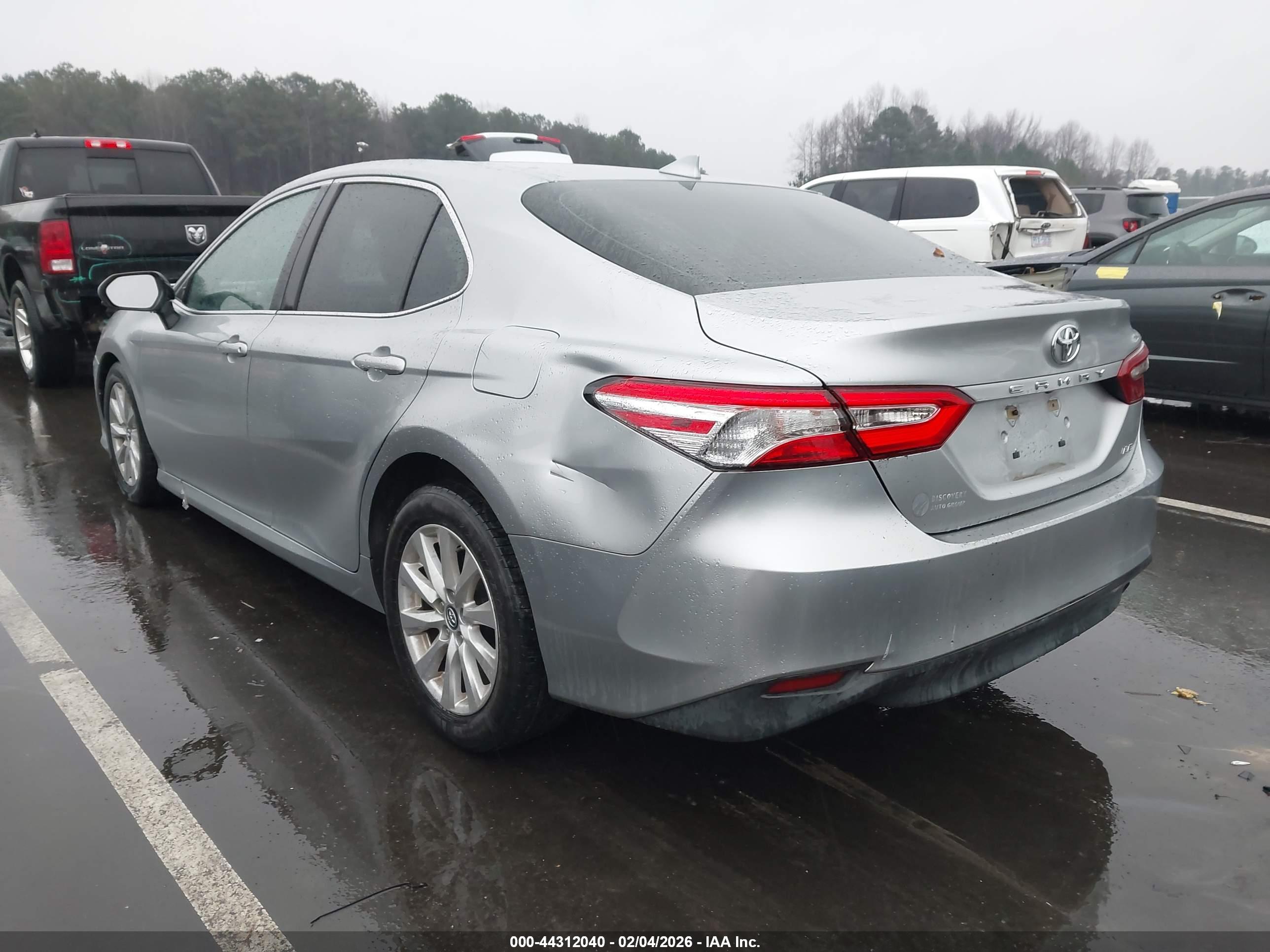 TOYOTA CAMRY image 3