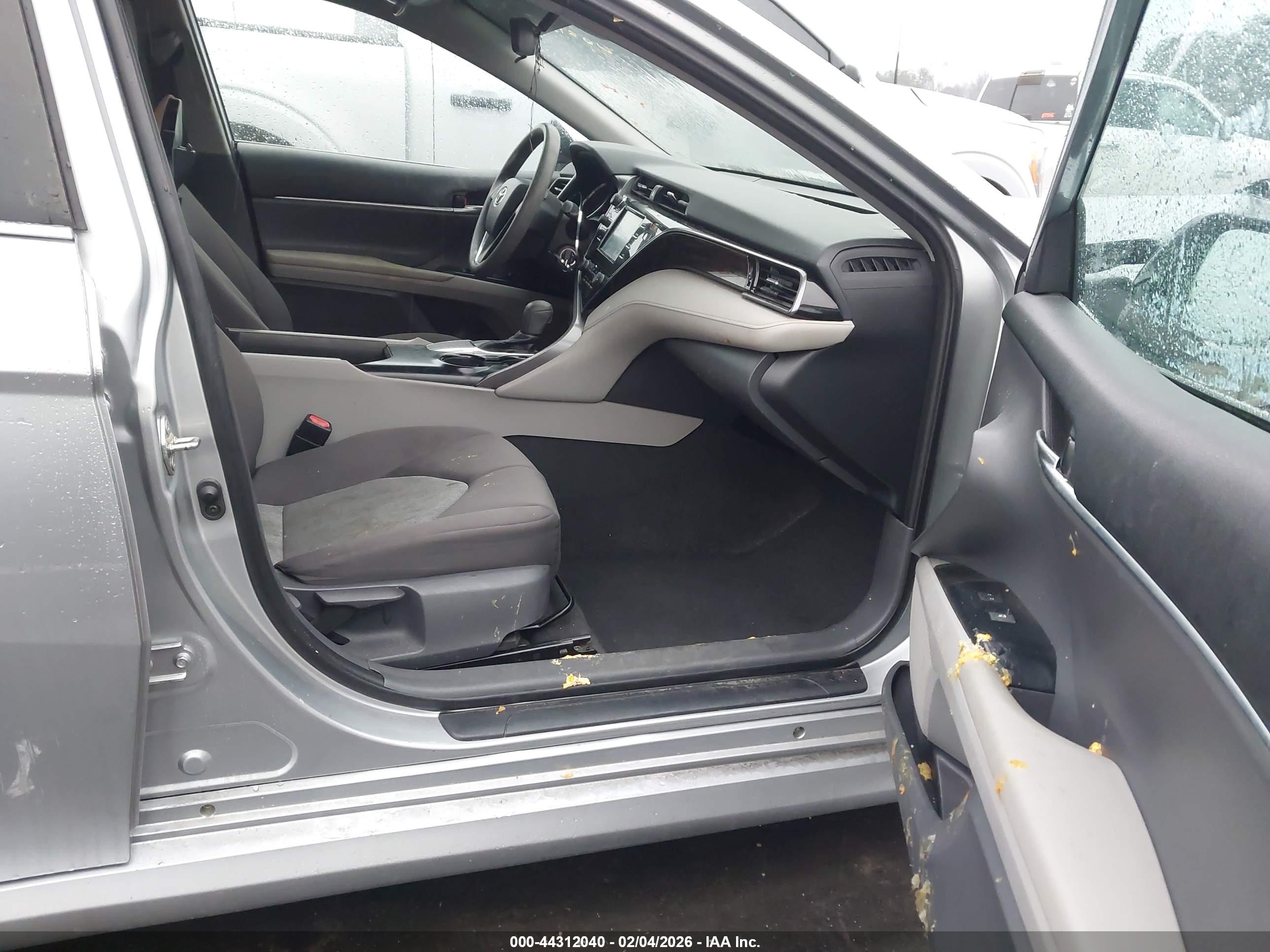 TOYOTA CAMRY image 5