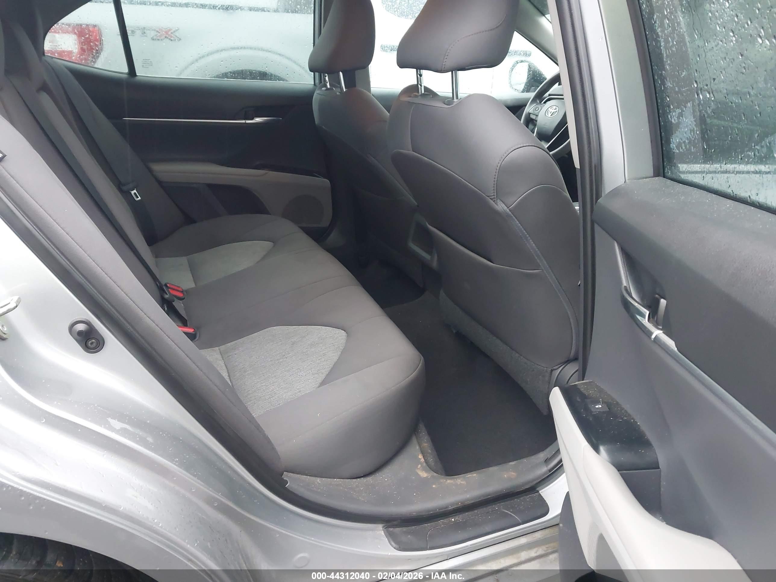 TOYOTA CAMRY image 8