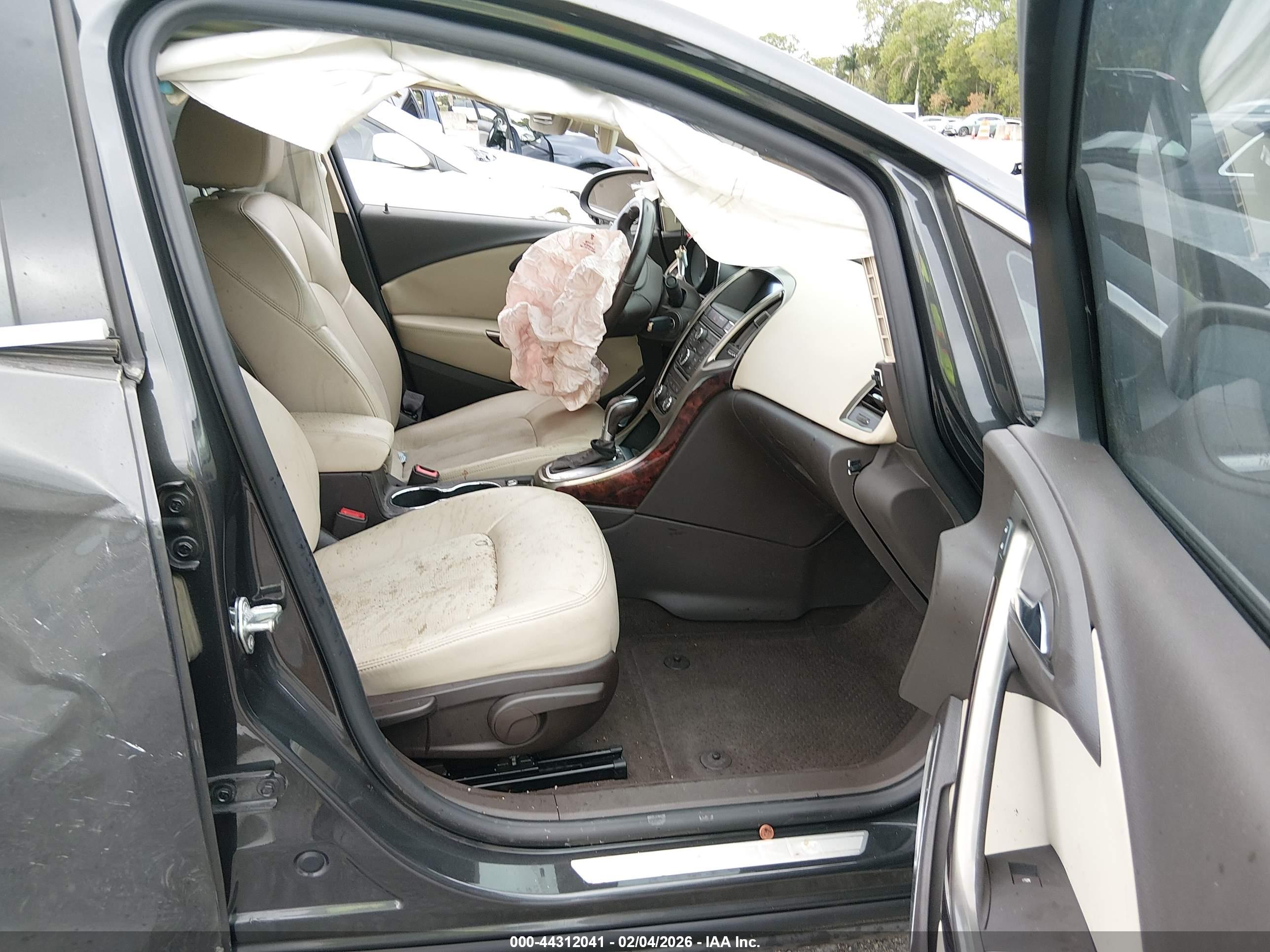 BUICK VERANO image 5