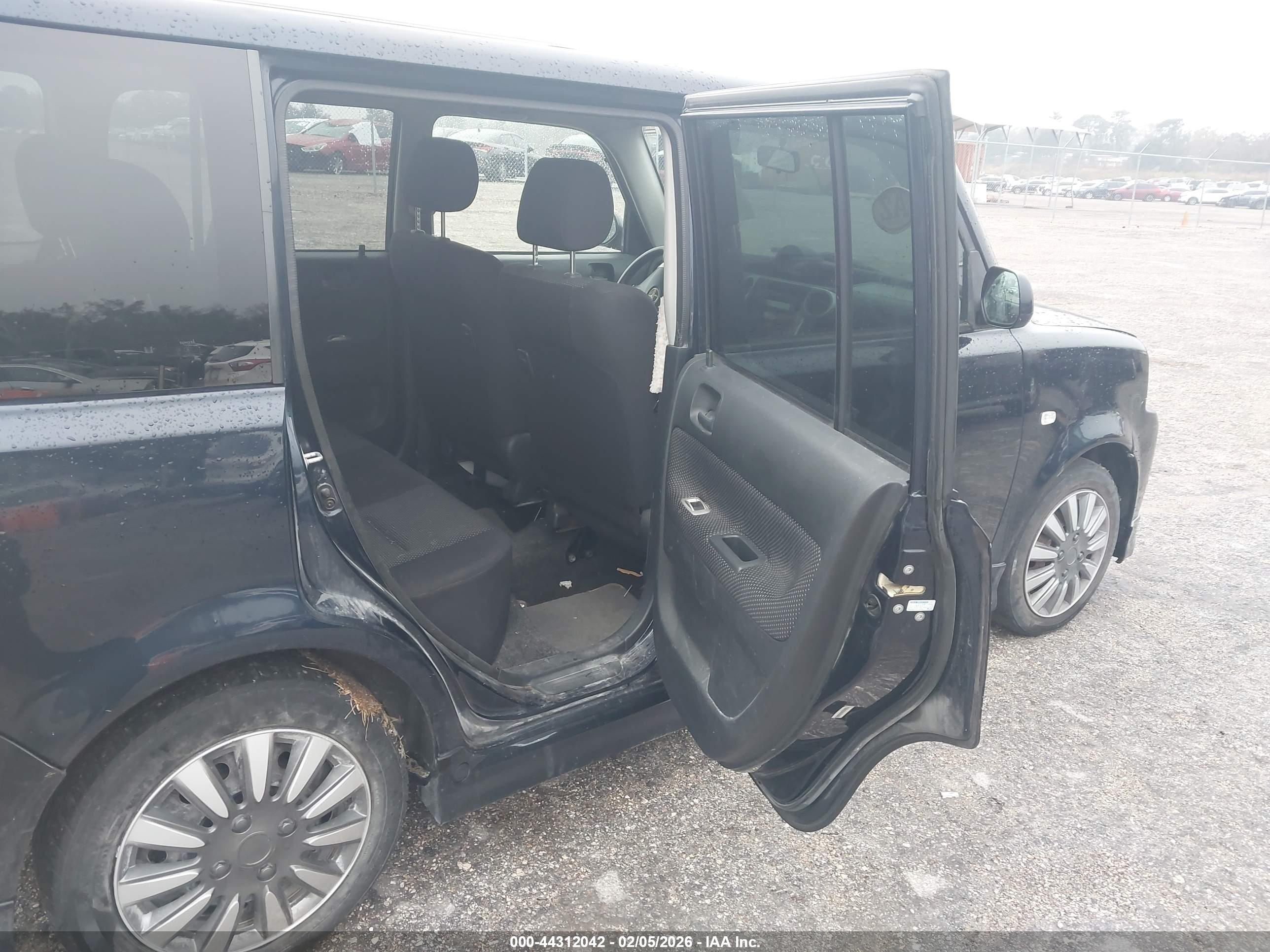 SCION XB image 8