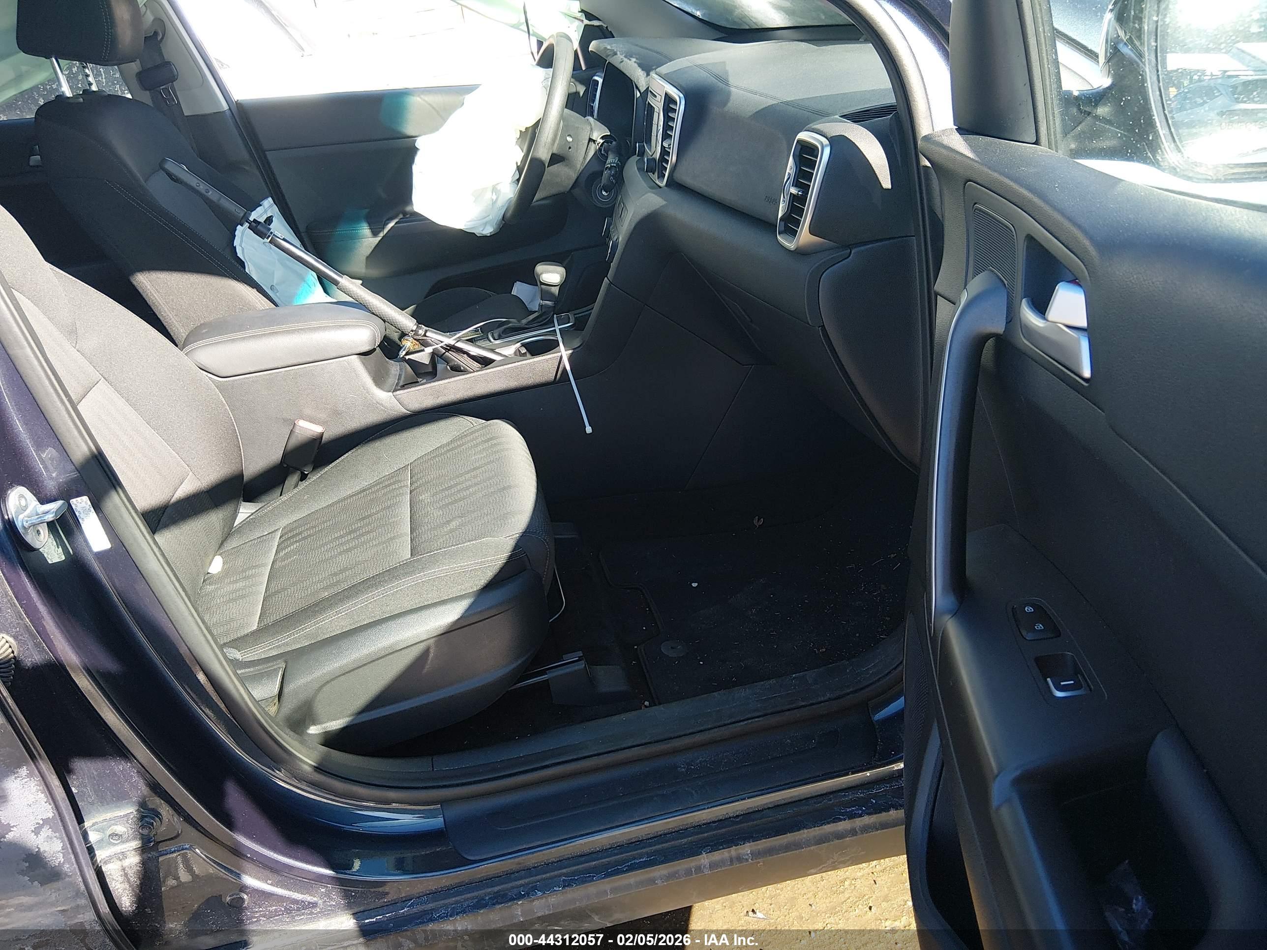 KIA SPORTAGE image 5