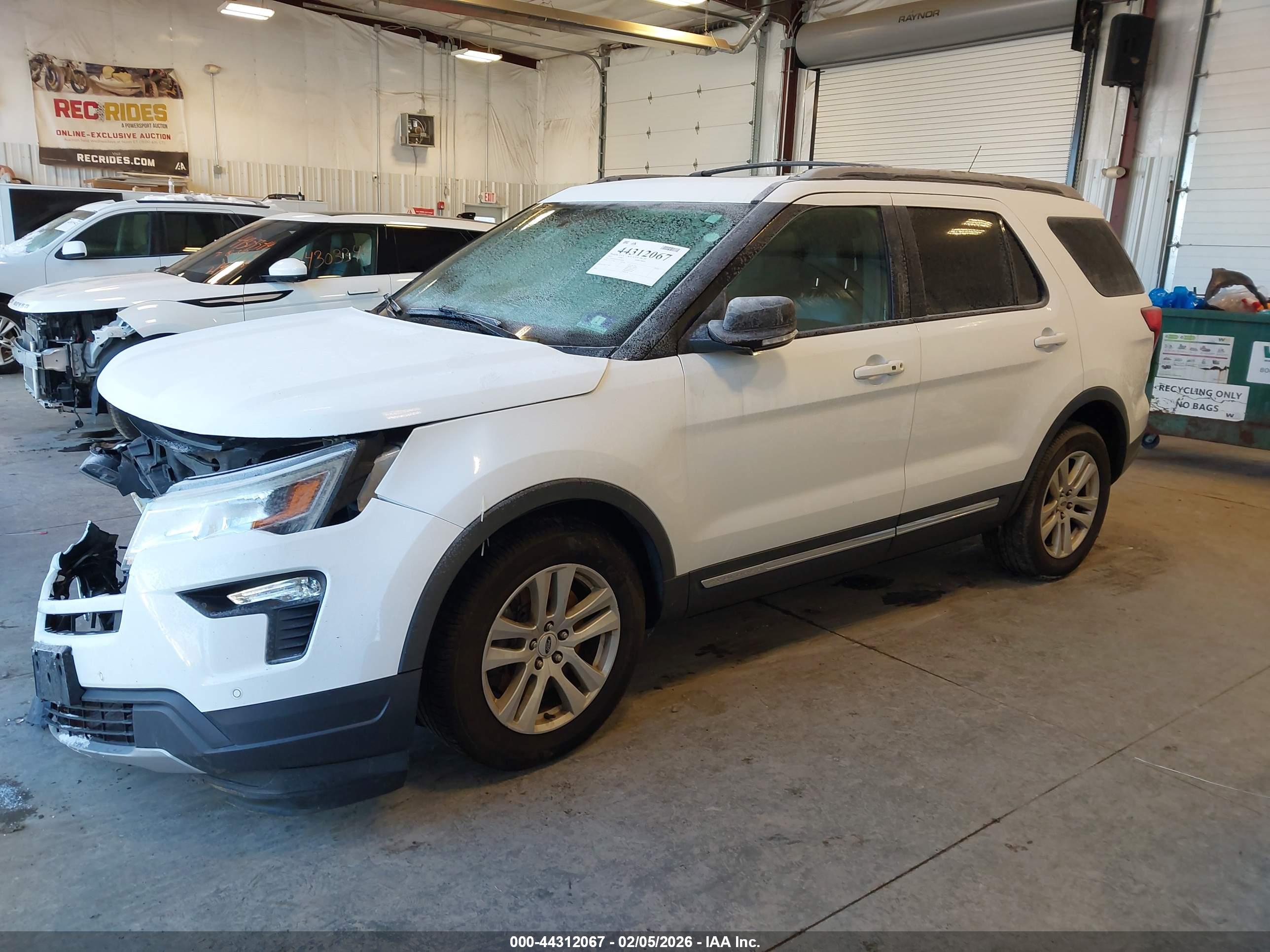 FORD EXPLORER image 2
