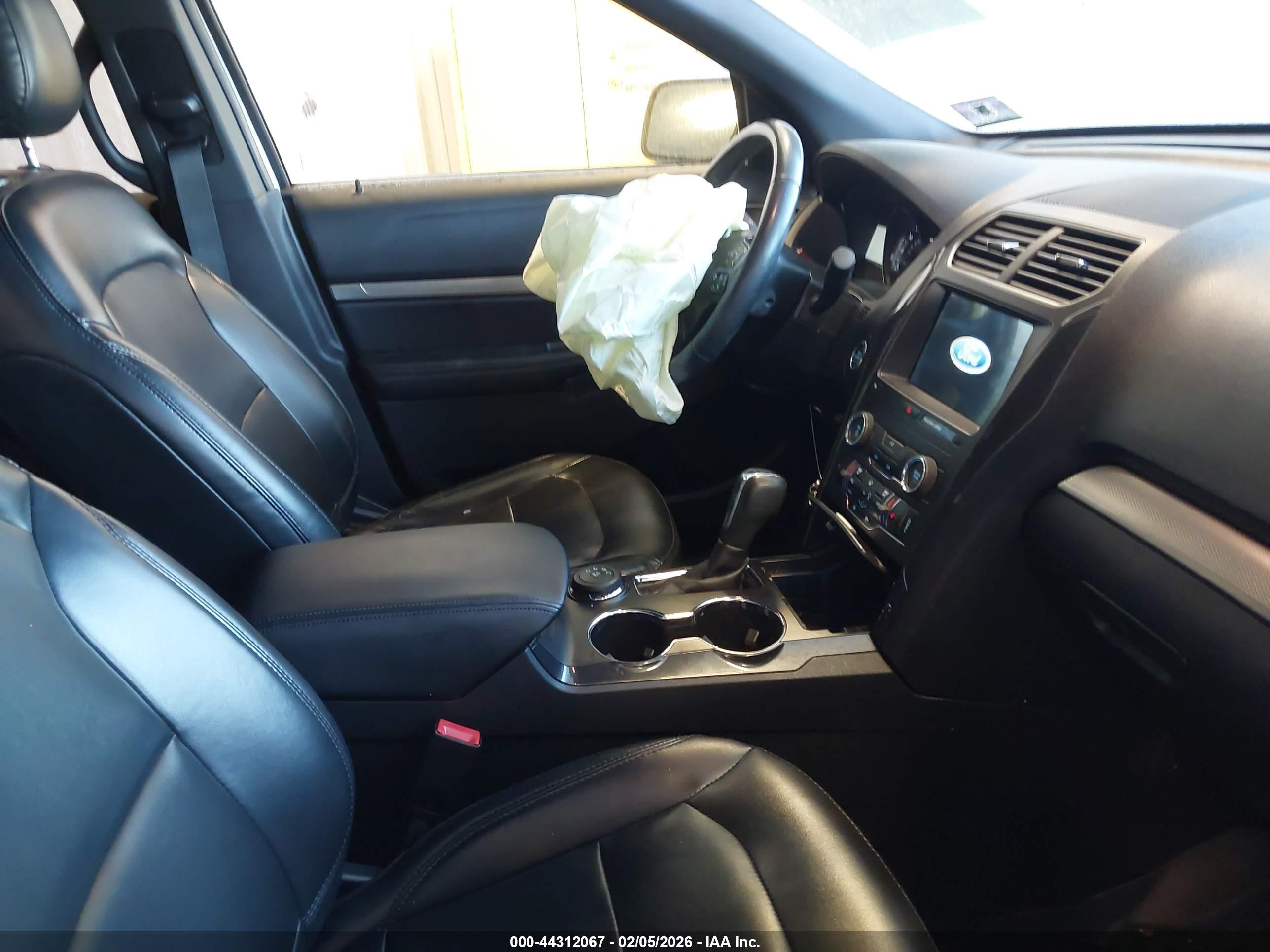 FORD EXPLORER image 5