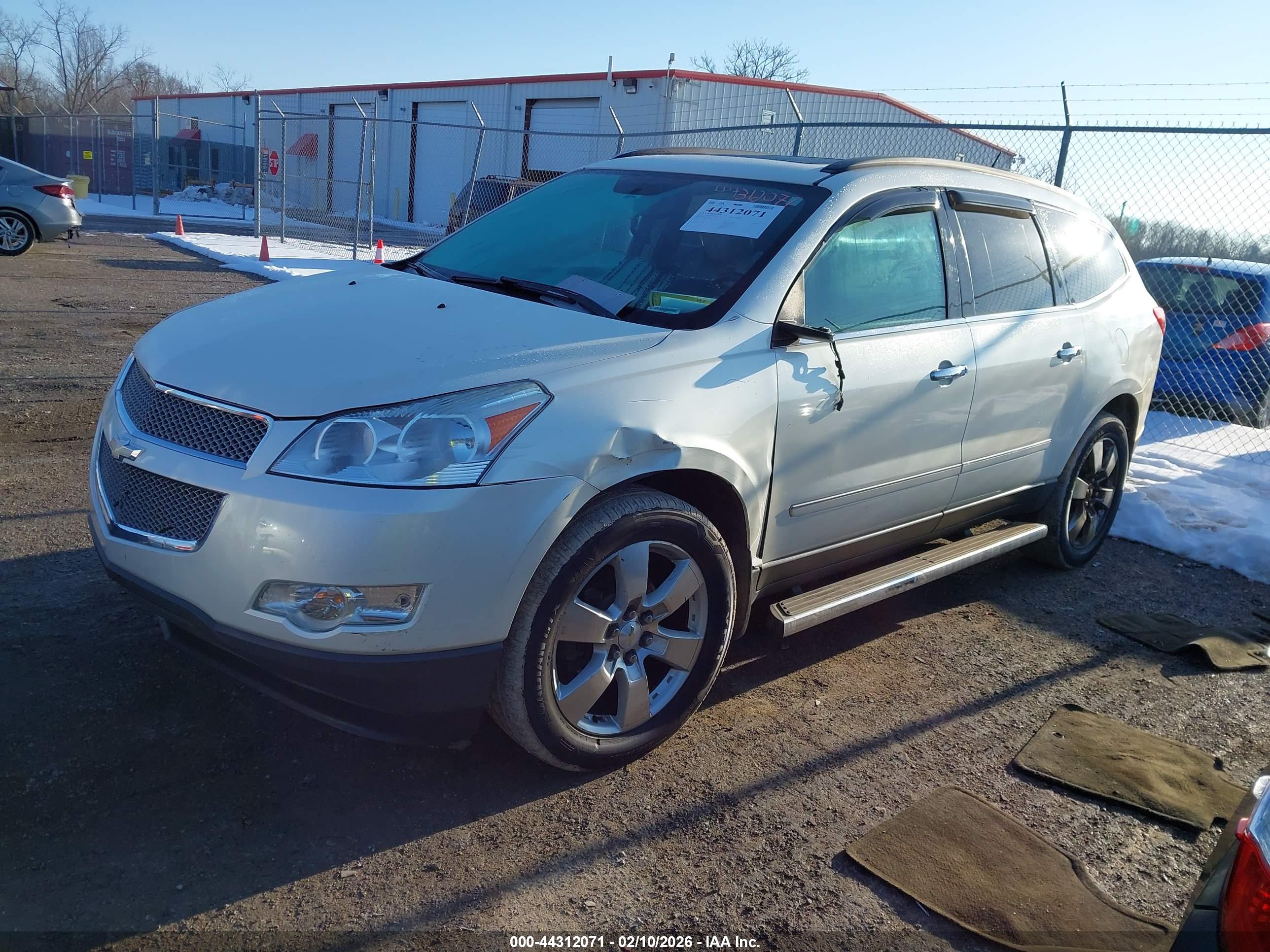 CHEVROLET TRAVERSE image 2