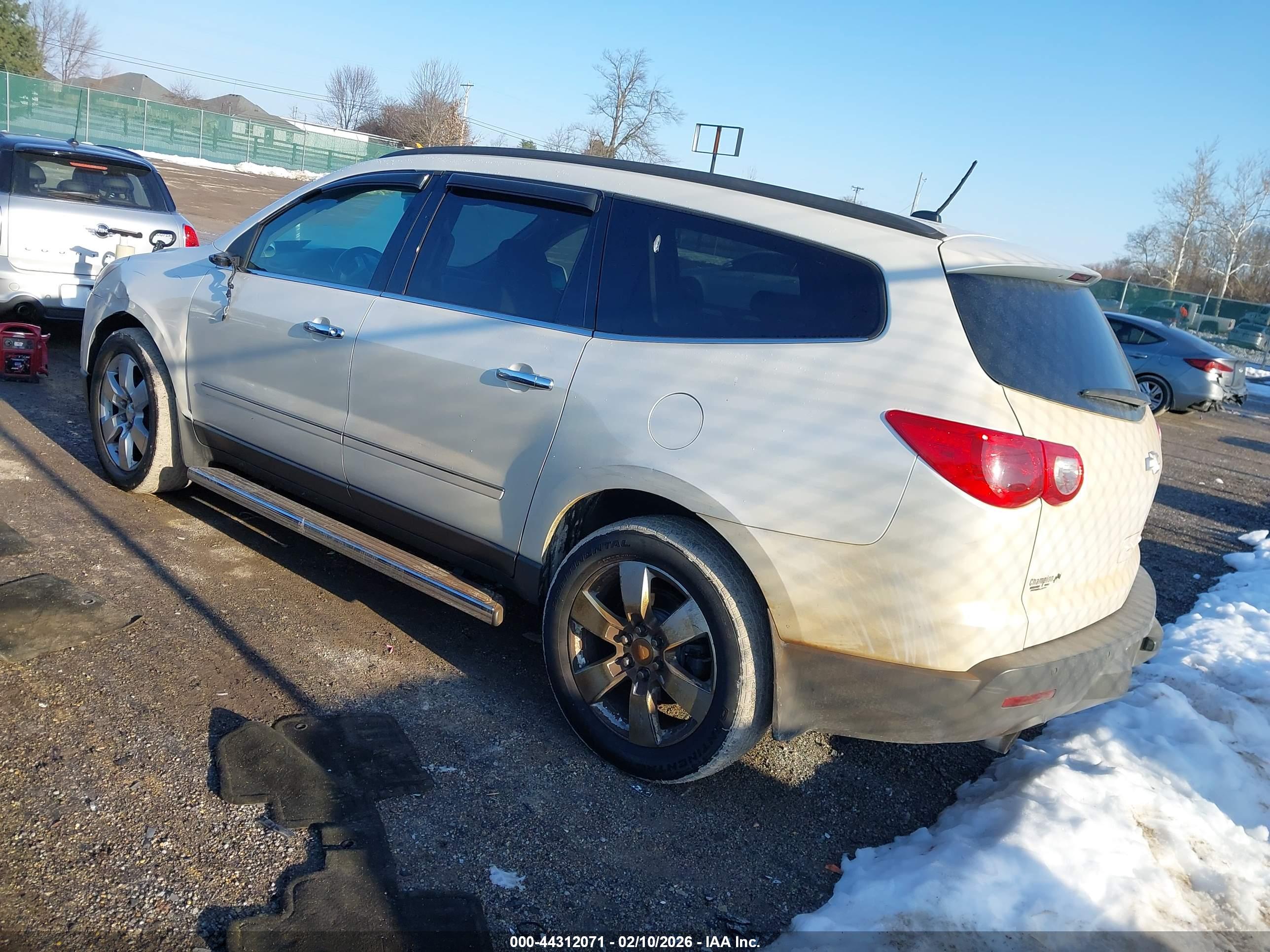 CHEVROLET TRAVERSE image 3