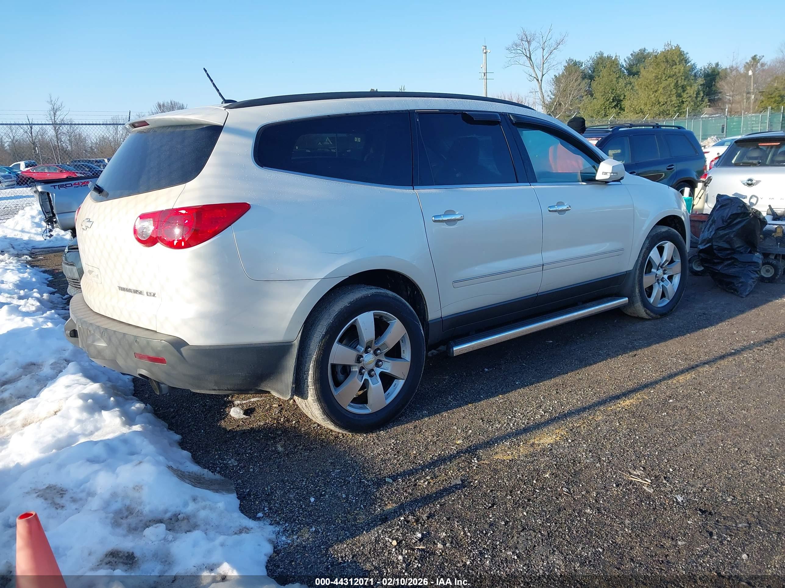 CHEVROLET TRAVERSE image 4