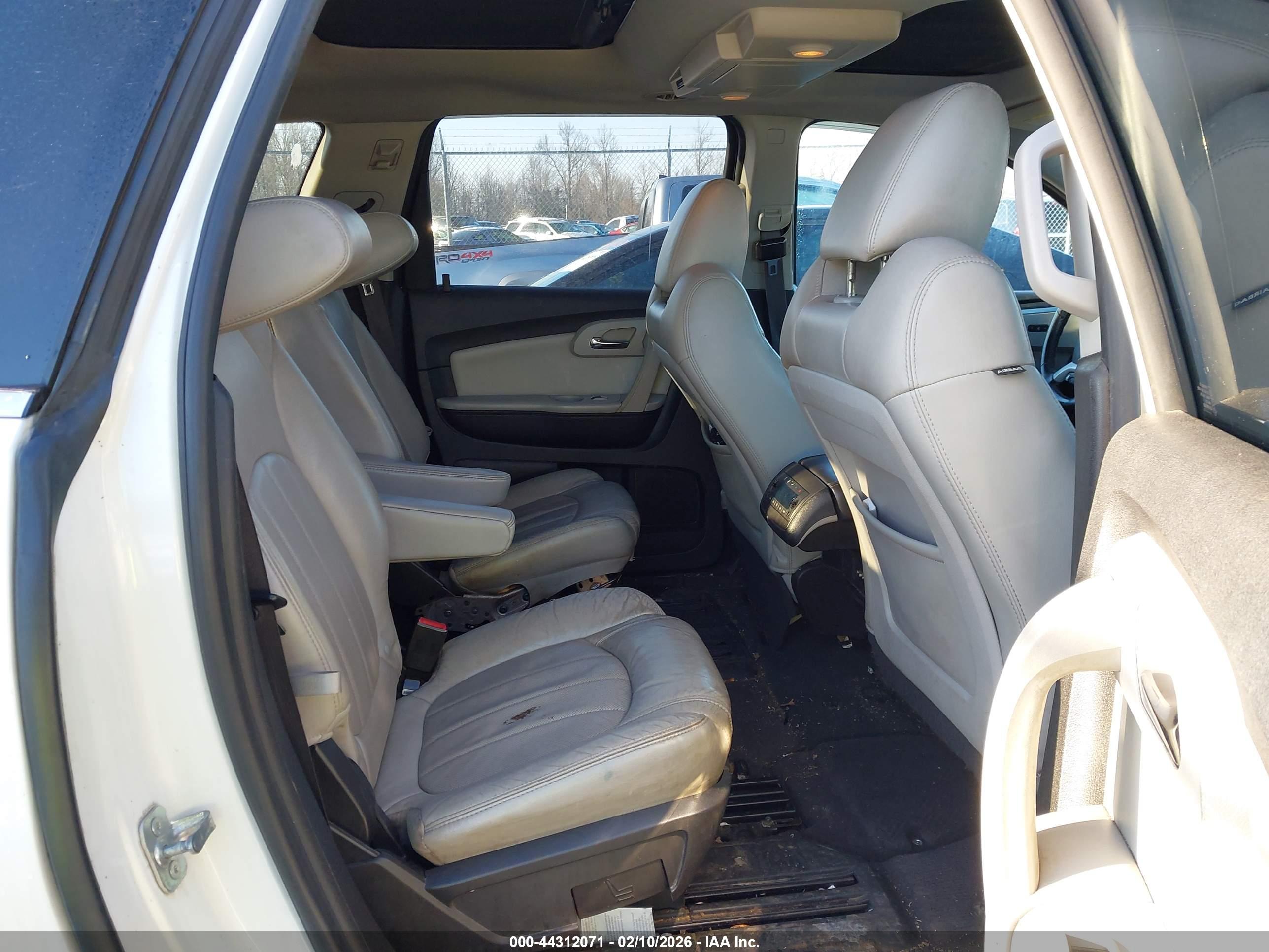 CHEVROLET TRAVERSE image 8