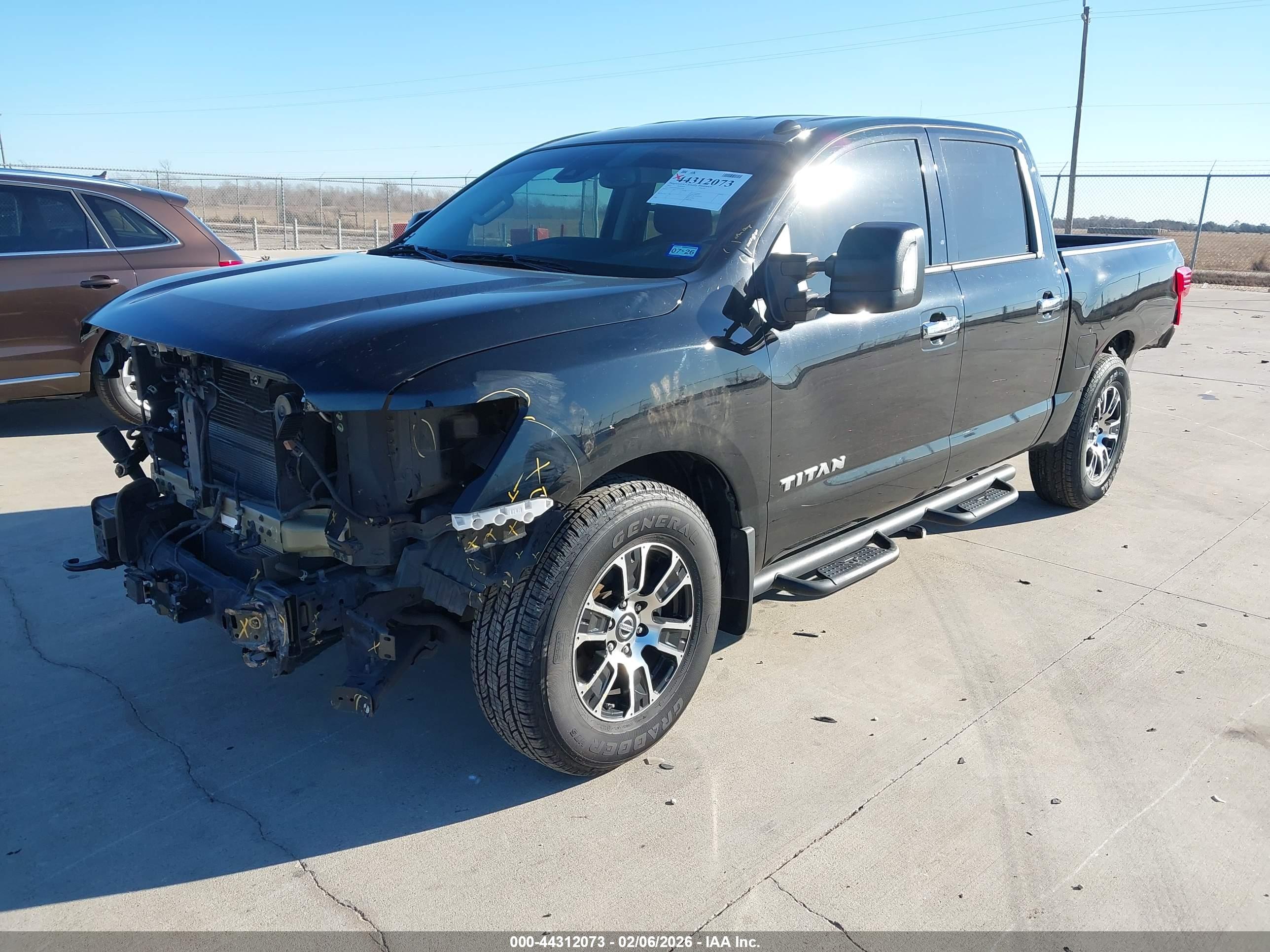 NISSAN TITAN image 2