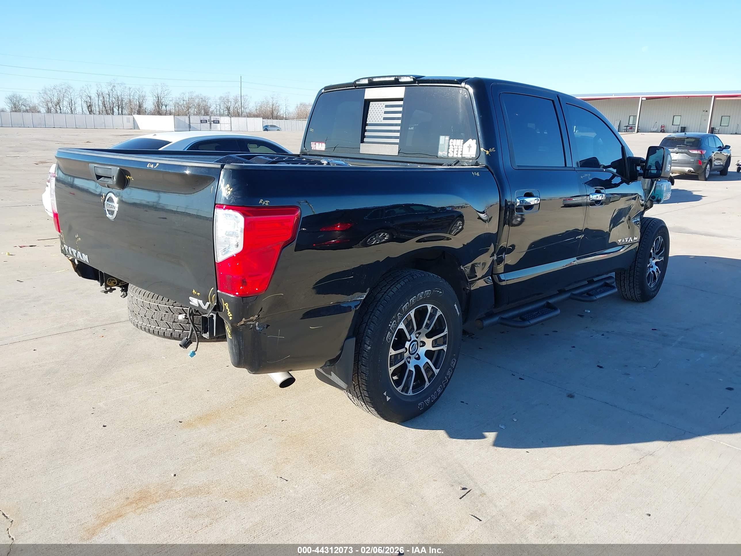 NISSAN TITAN image 4