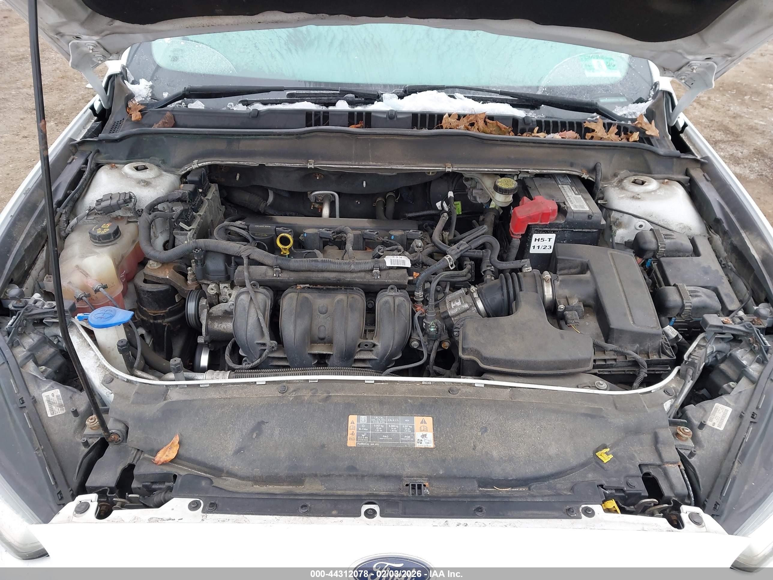 FORD FUSION image 10