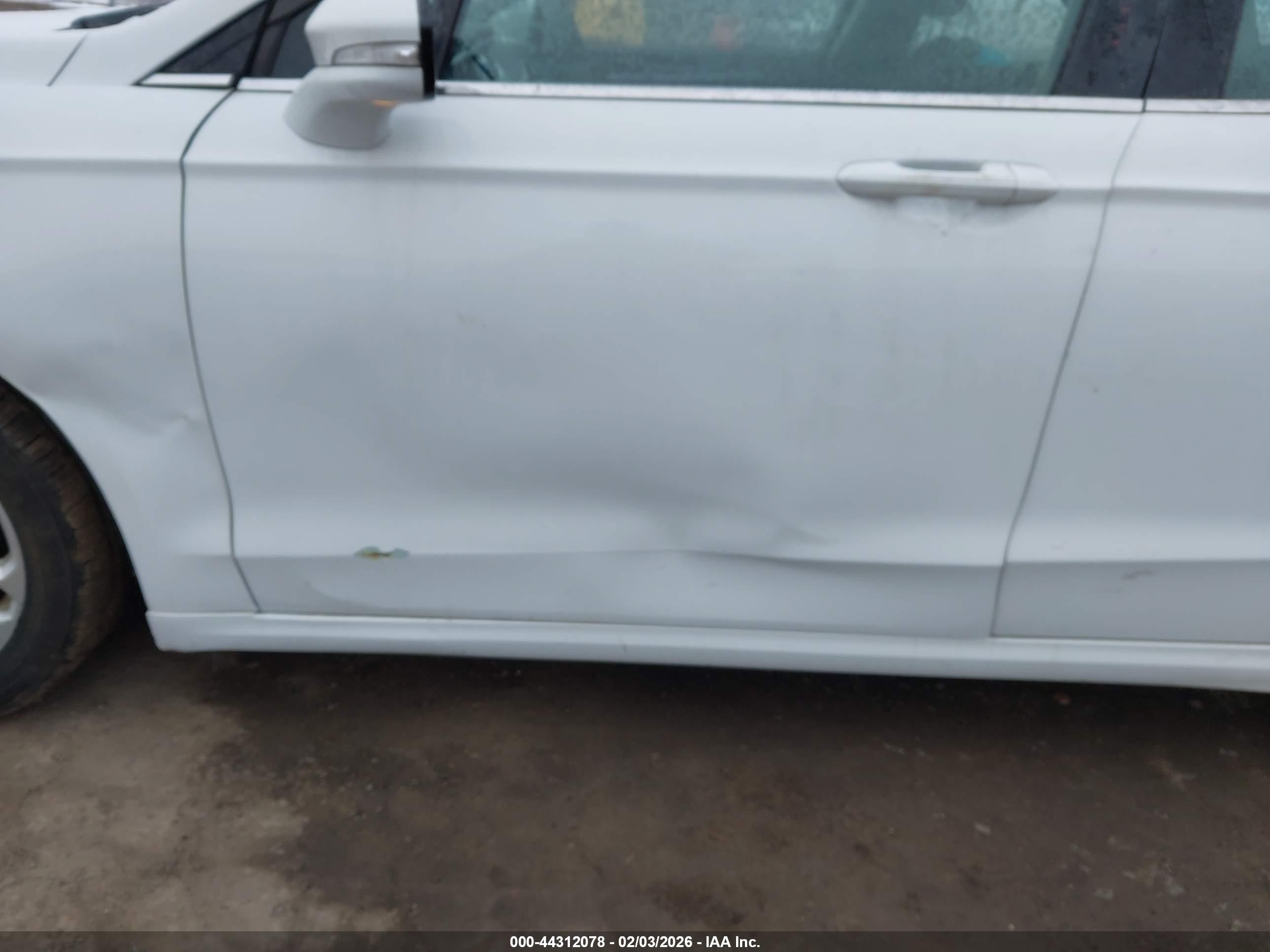 FORD FUSION image 6