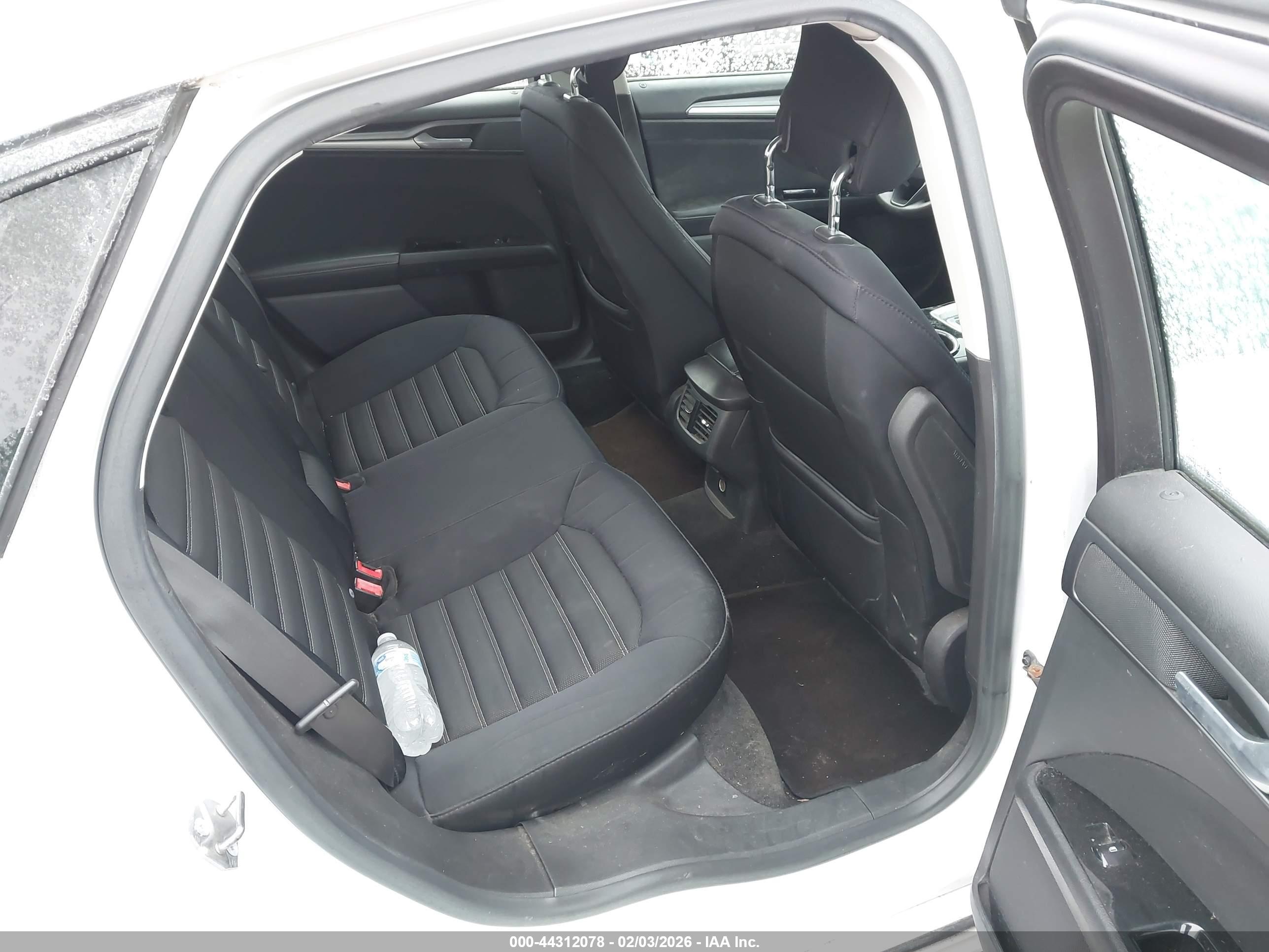 FORD FUSION image 8