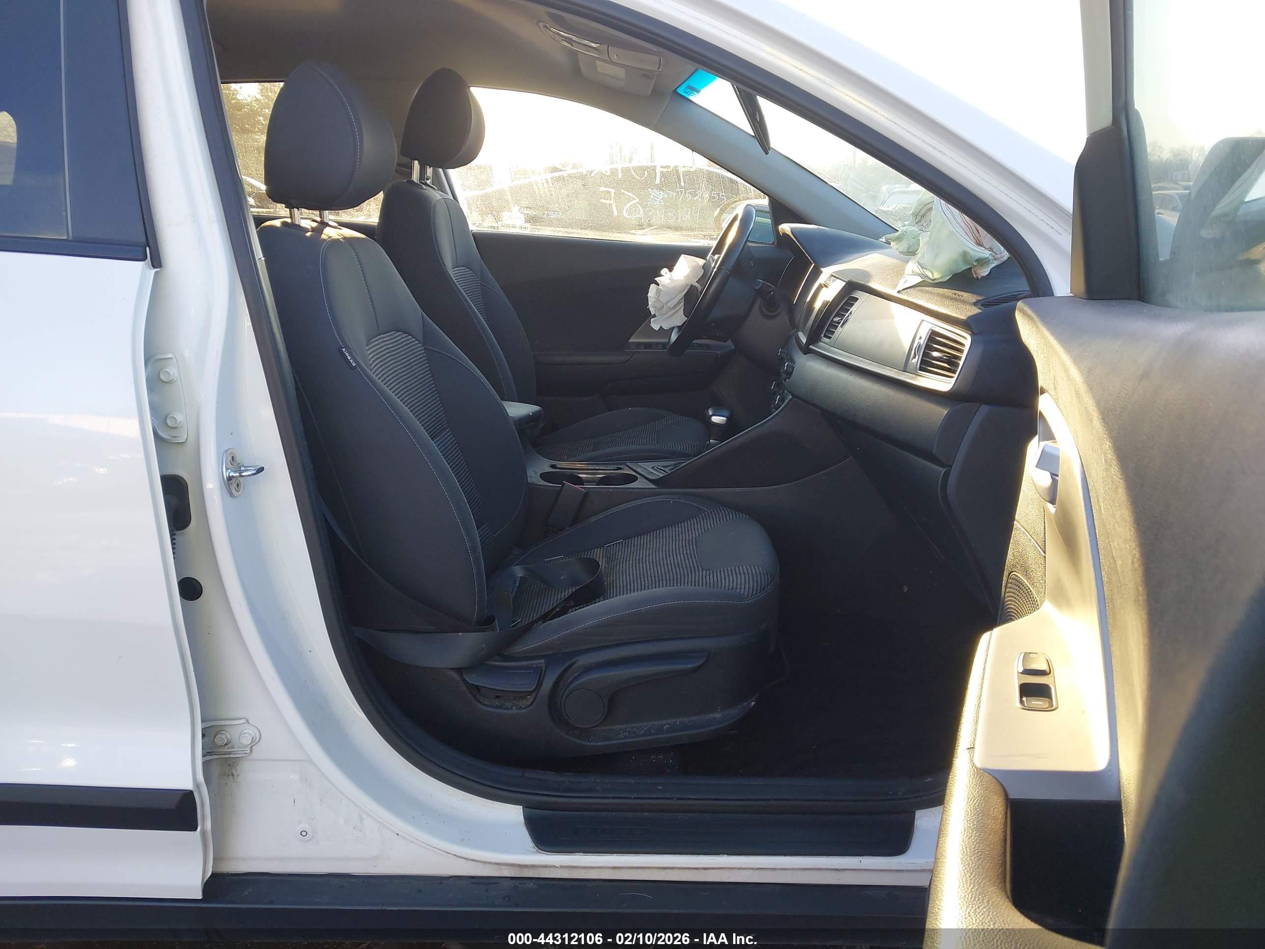 KIA NIRO image 5