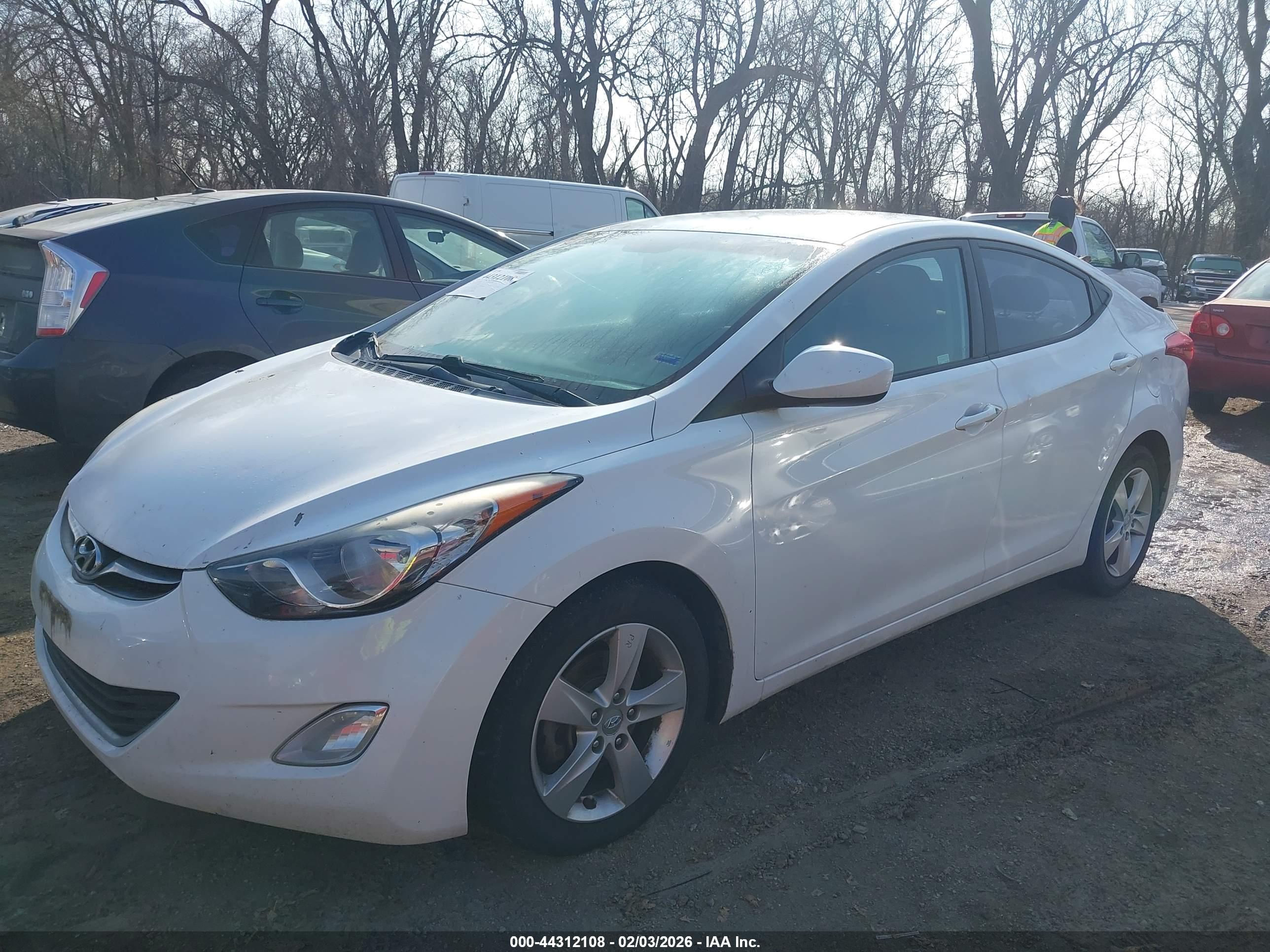 HYUNDAI ELANTRA image 2