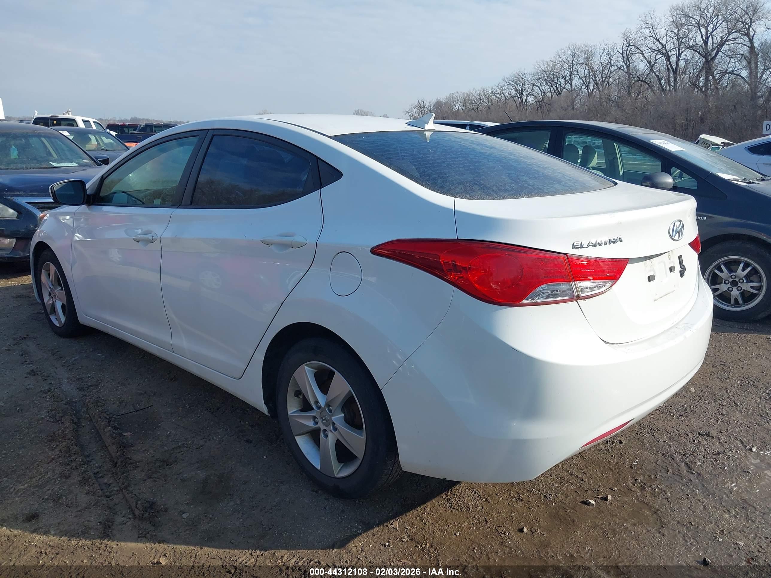HYUNDAI ELANTRA image 3