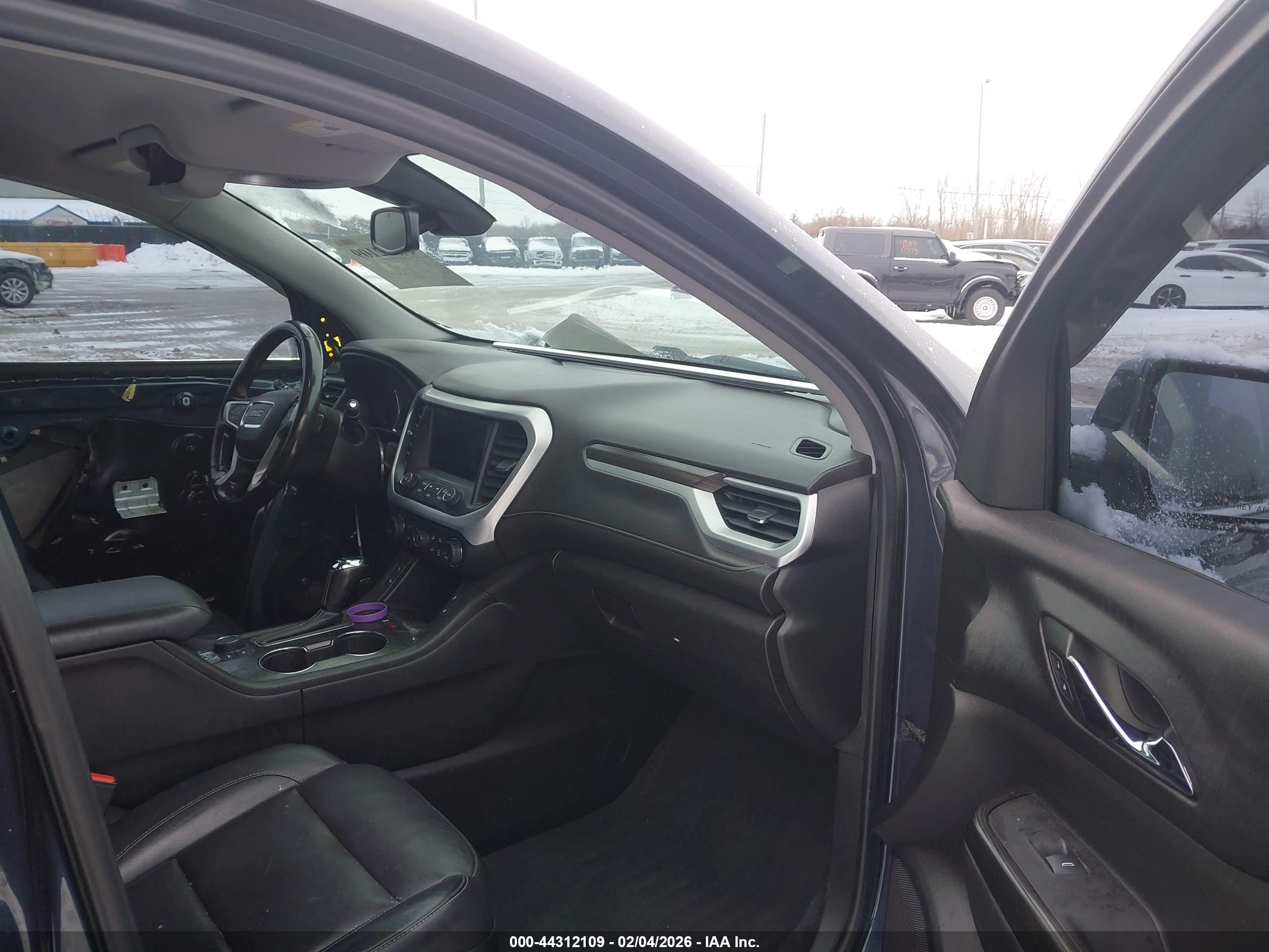 GMC ACADIA image 5