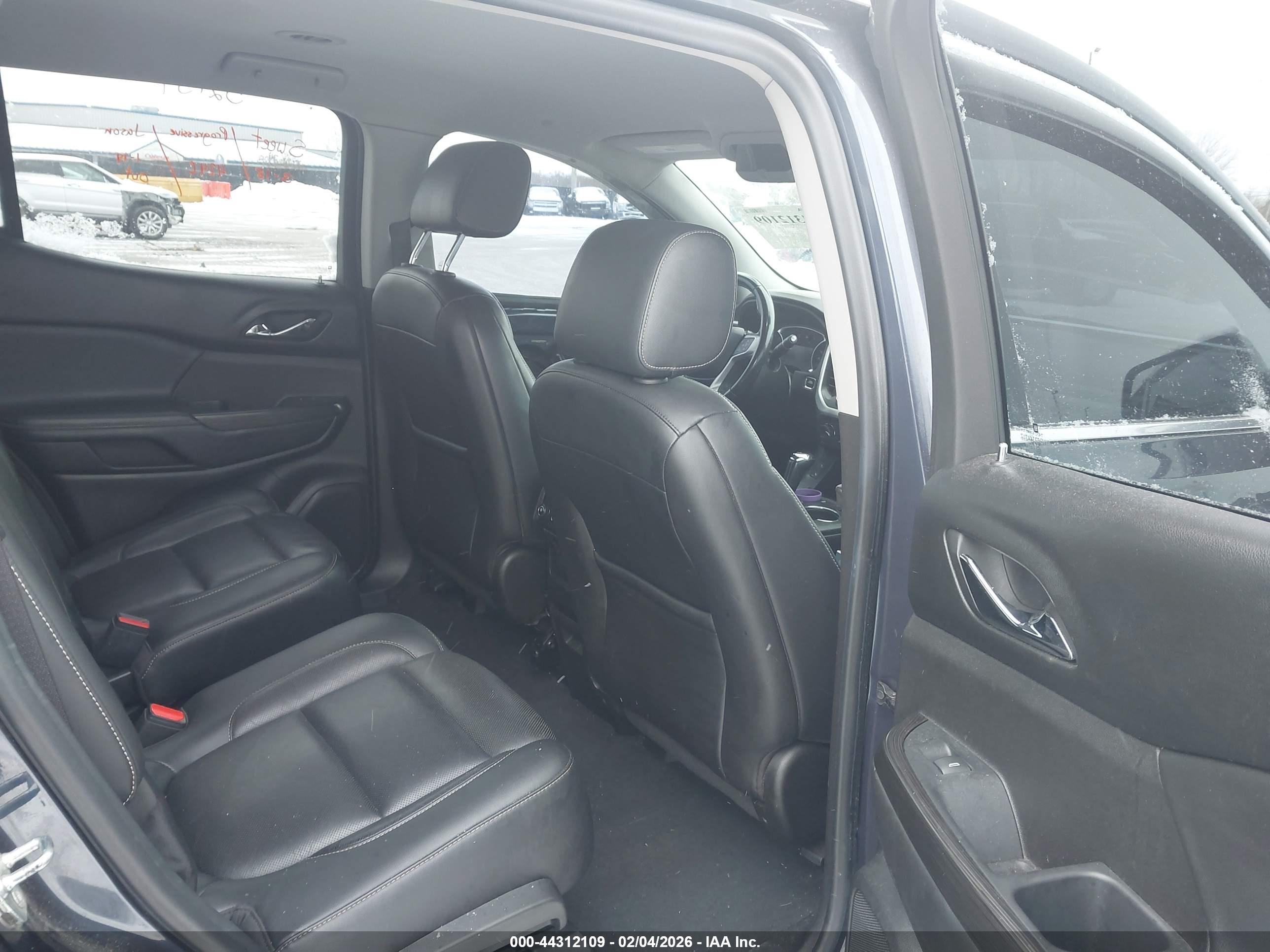 GMC ACADIA image 8