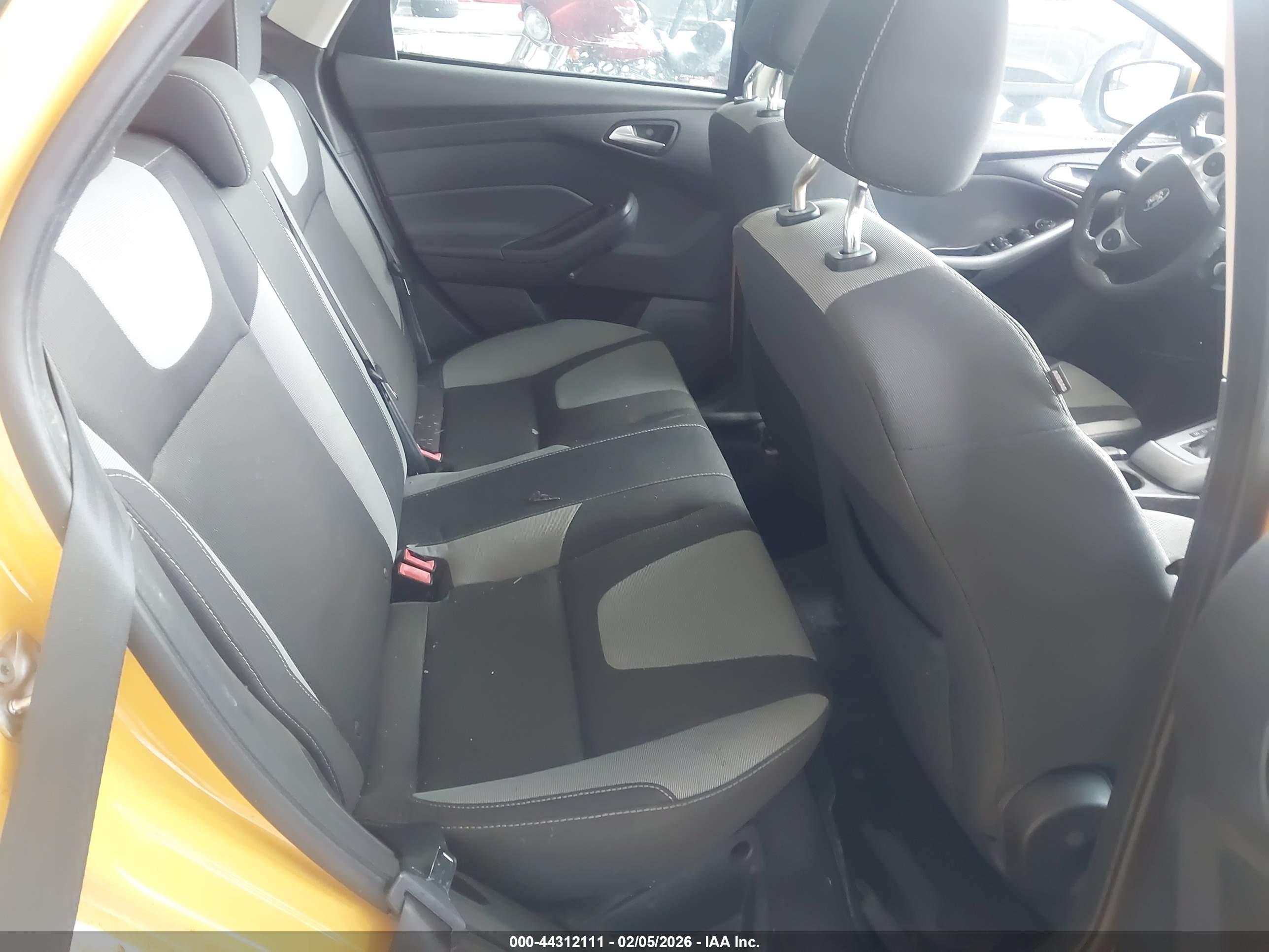FORD FOCUS image 8