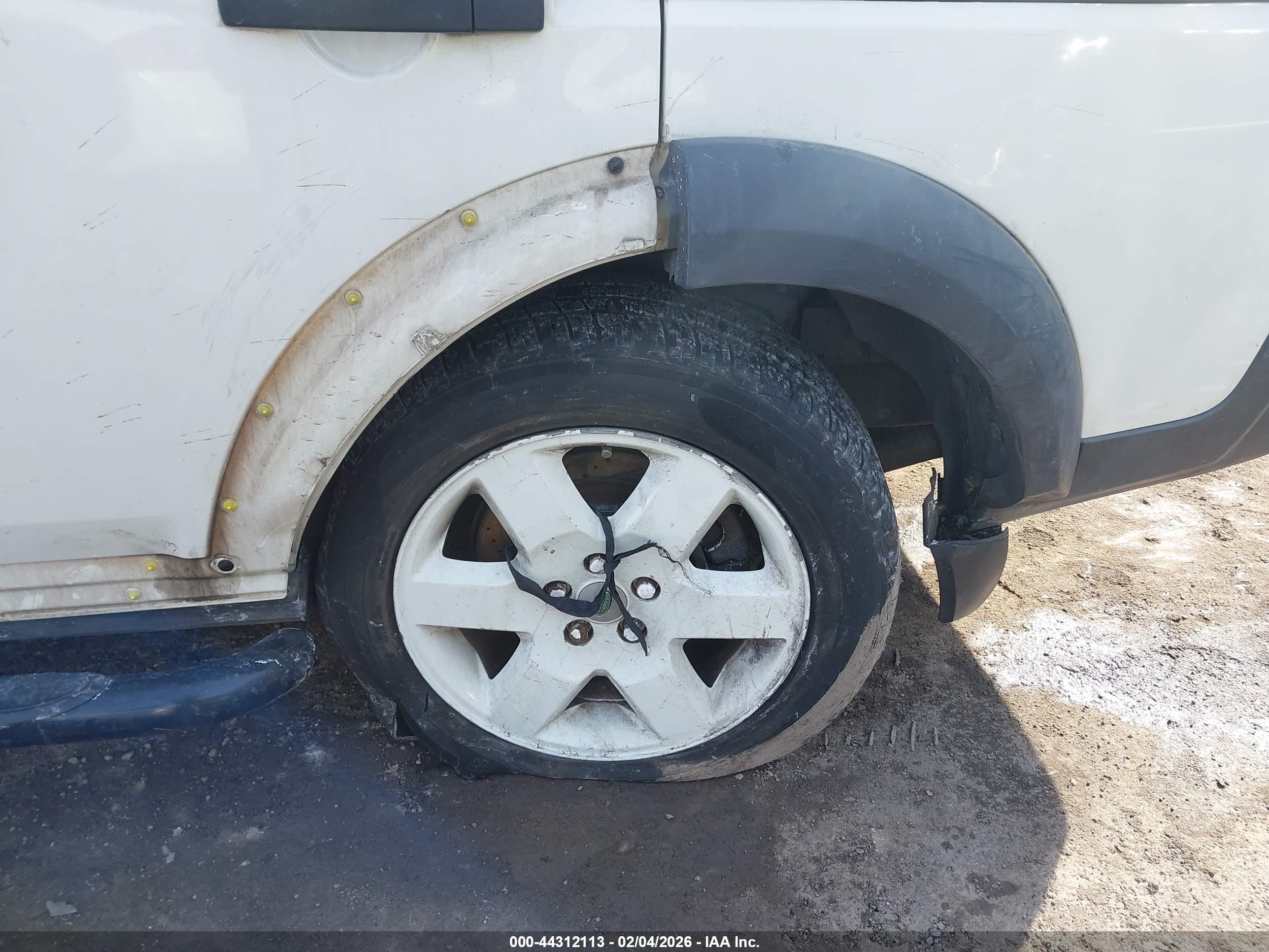 LAND ROVER image 6