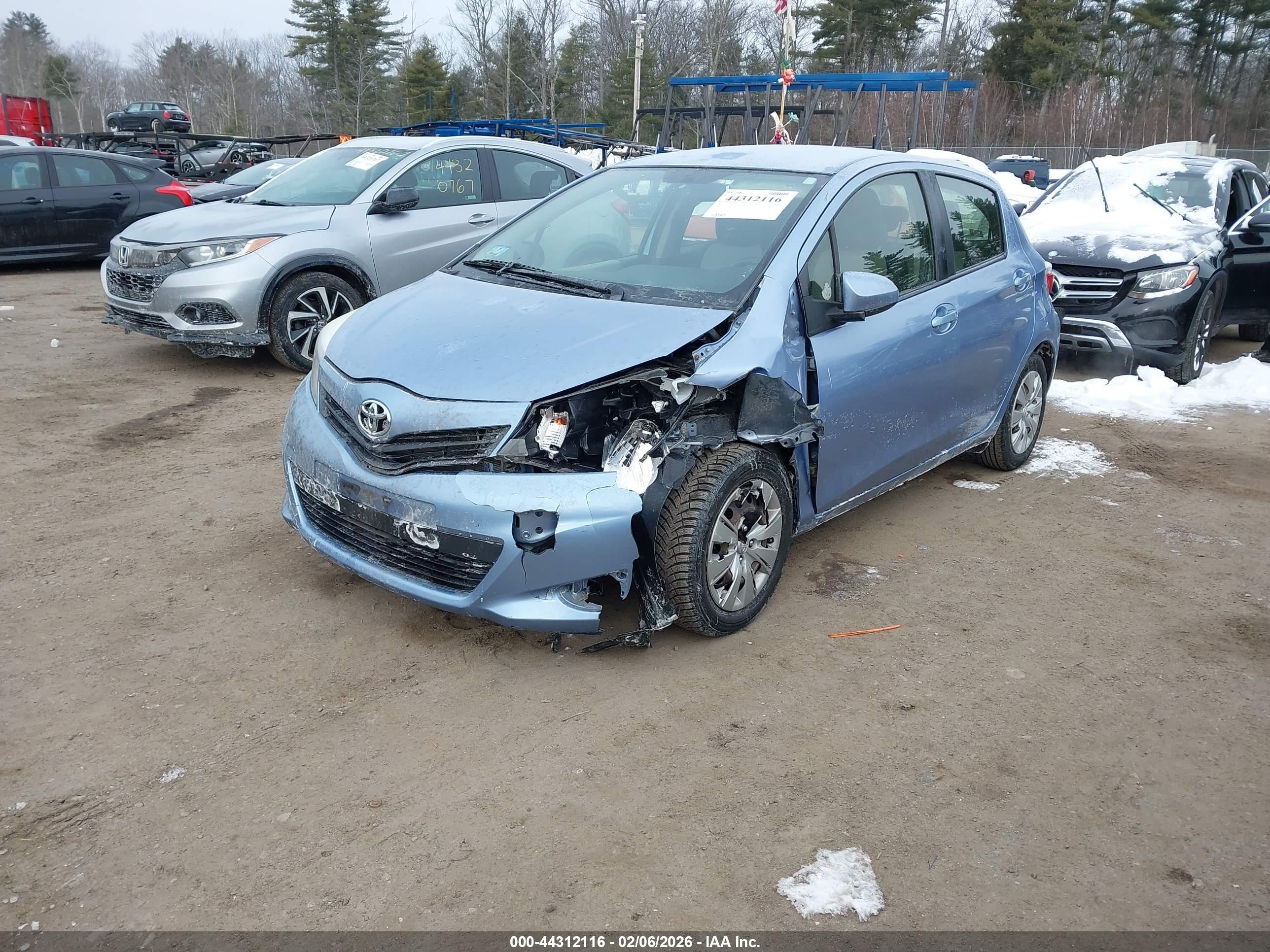 TOYOTA YARIS image 2