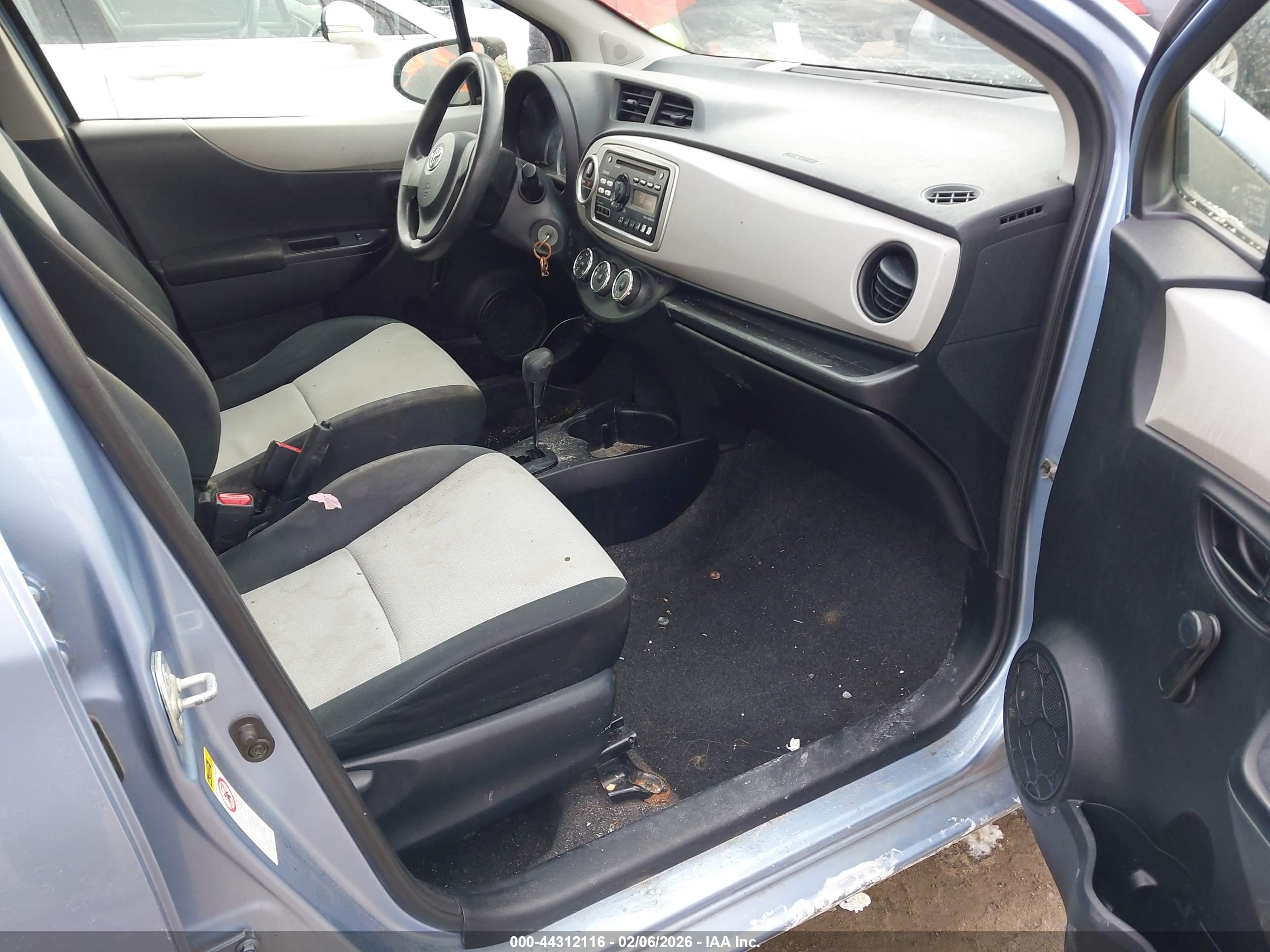 TOYOTA YARIS image 5