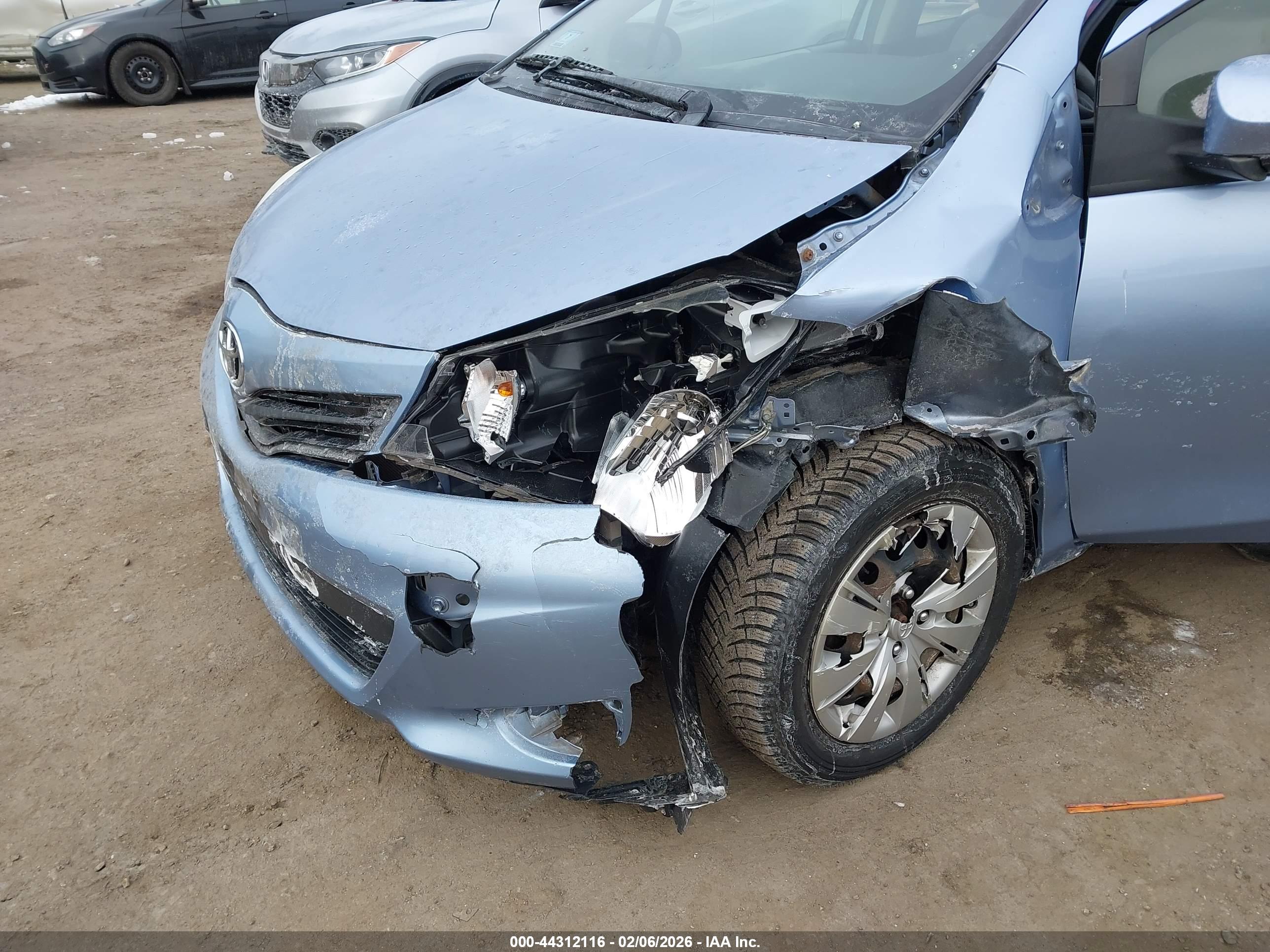 TOYOTA YARIS image 6