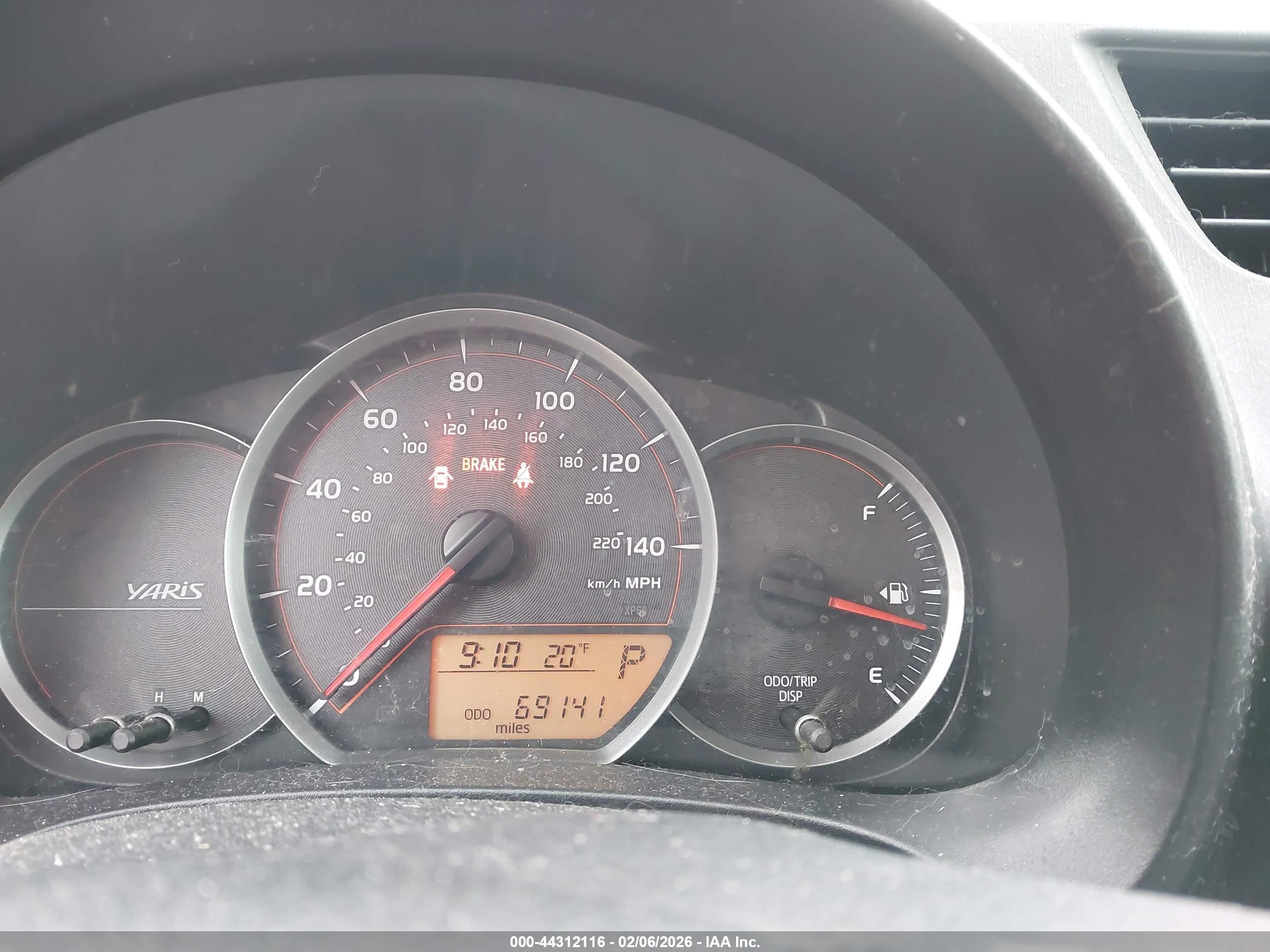 TOYOTA YARIS image 7