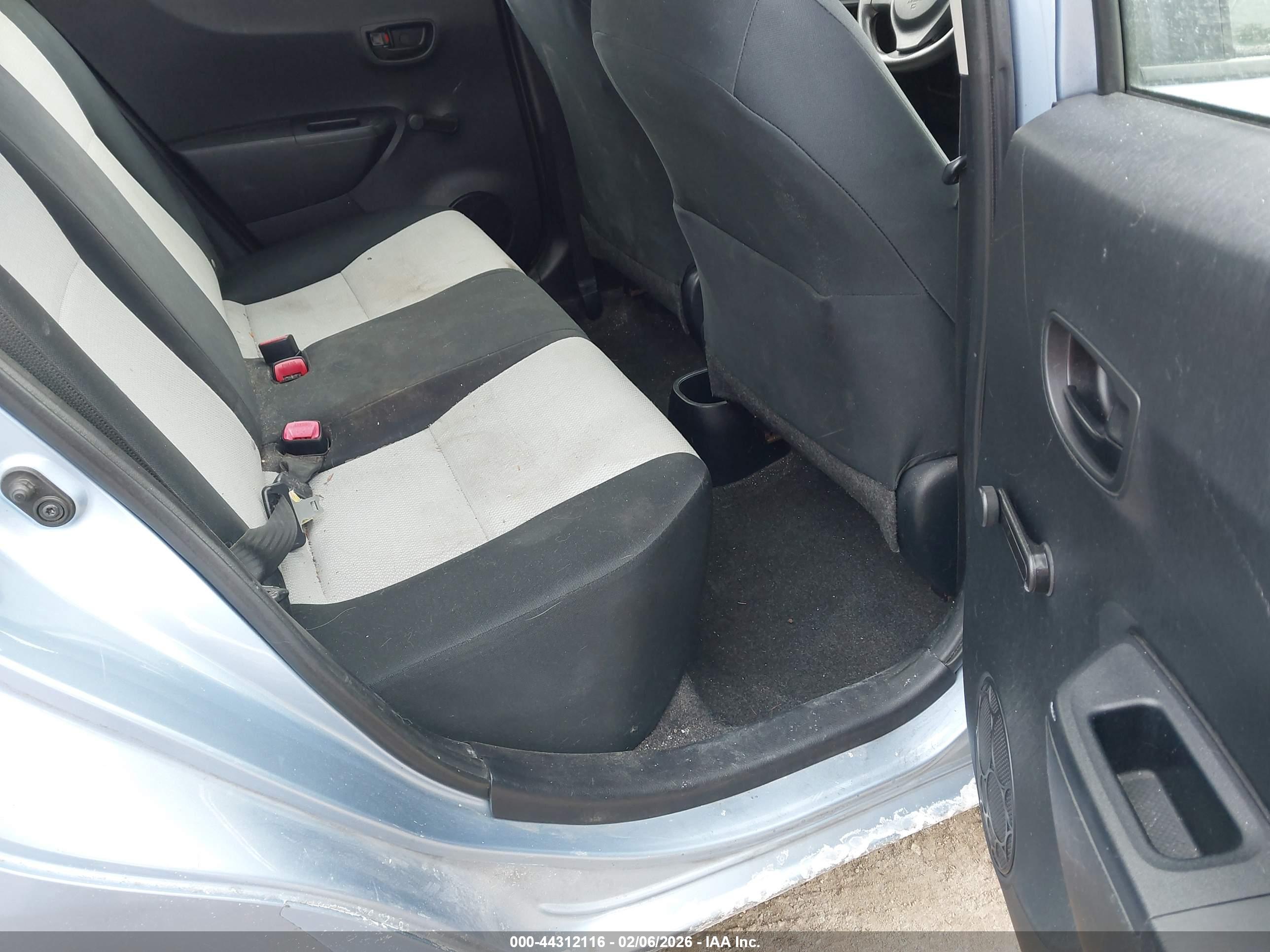 TOYOTA YARIS image 8