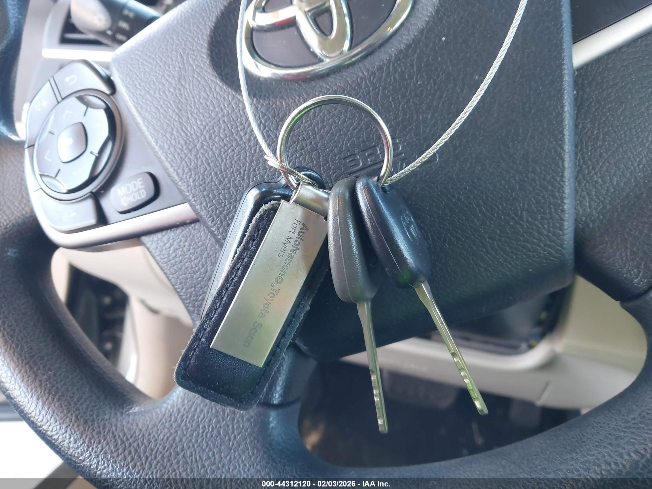 TOYOTA CAMRY image 11