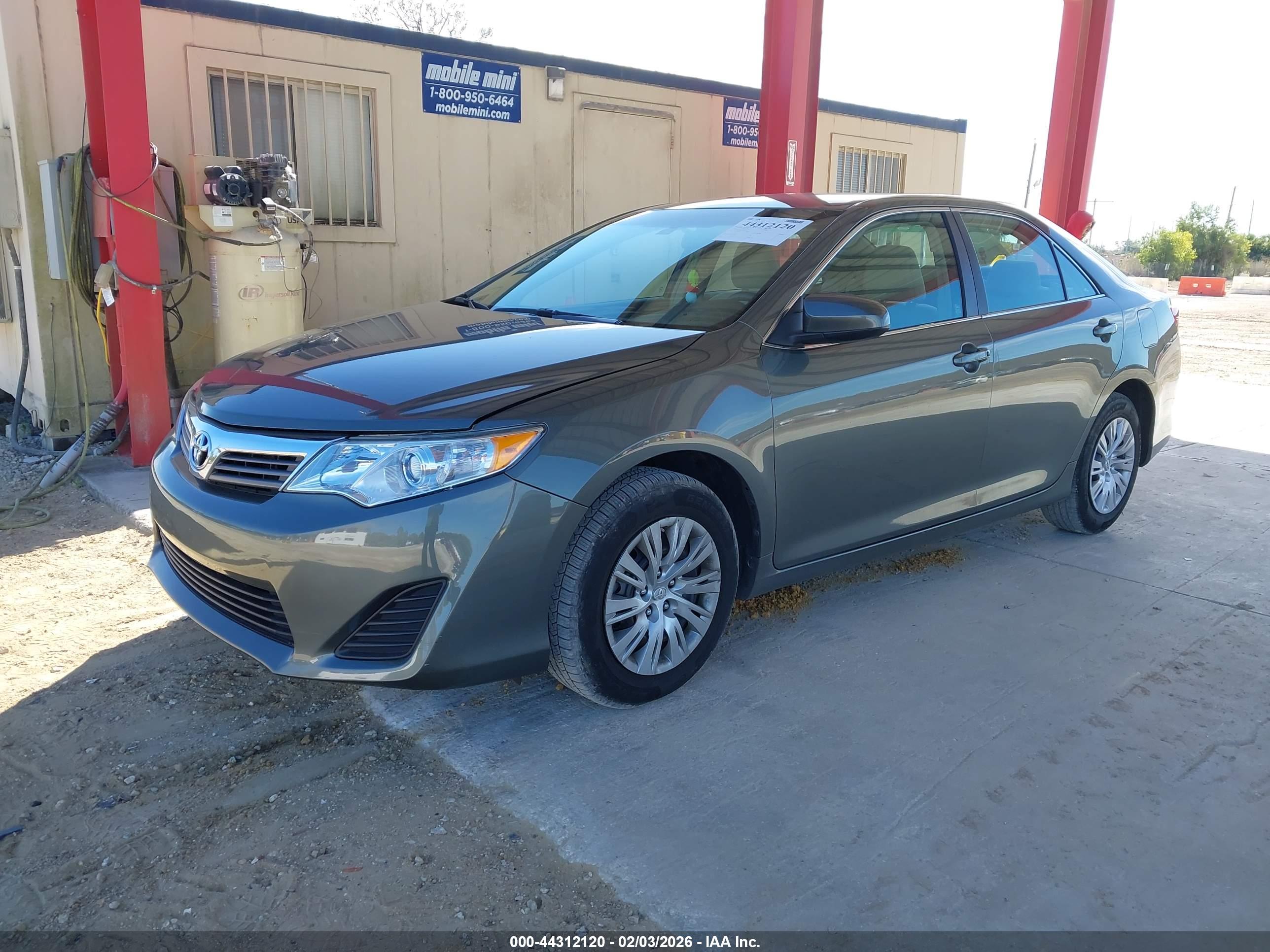 TOYOTA CAMRY image 2