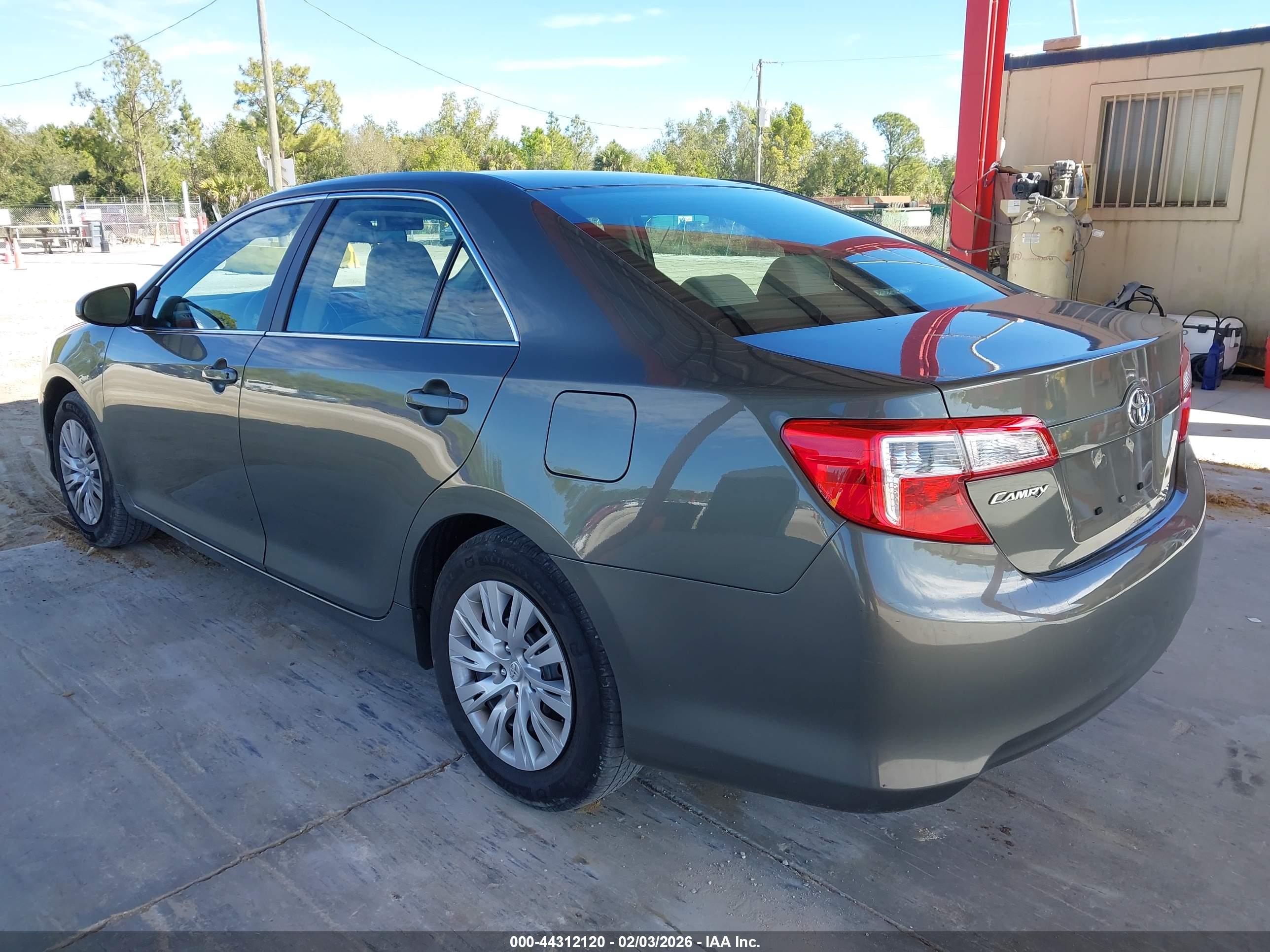 TOYOTA CAMRY image 3