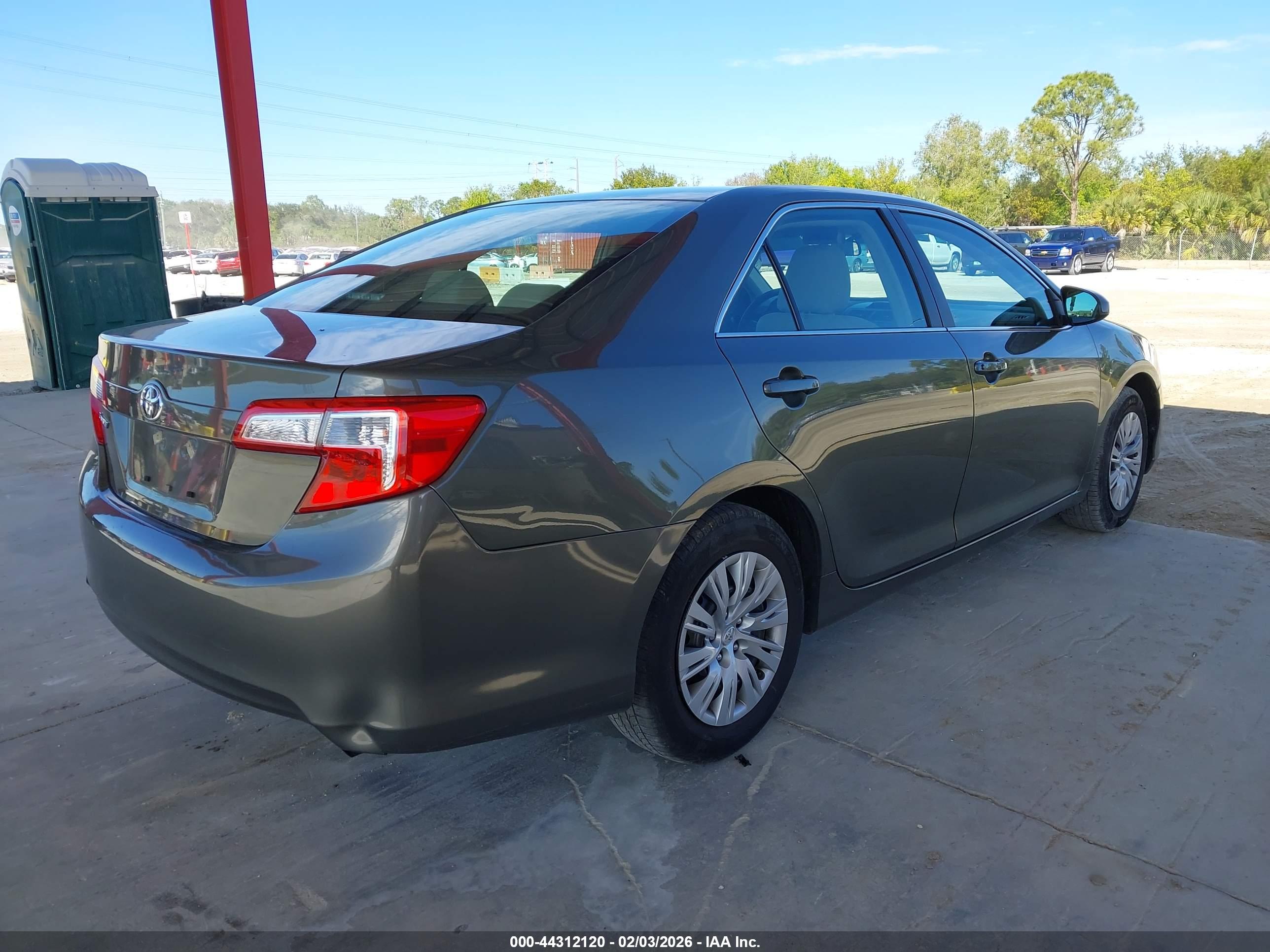 TOYOTA CAMRY image 4