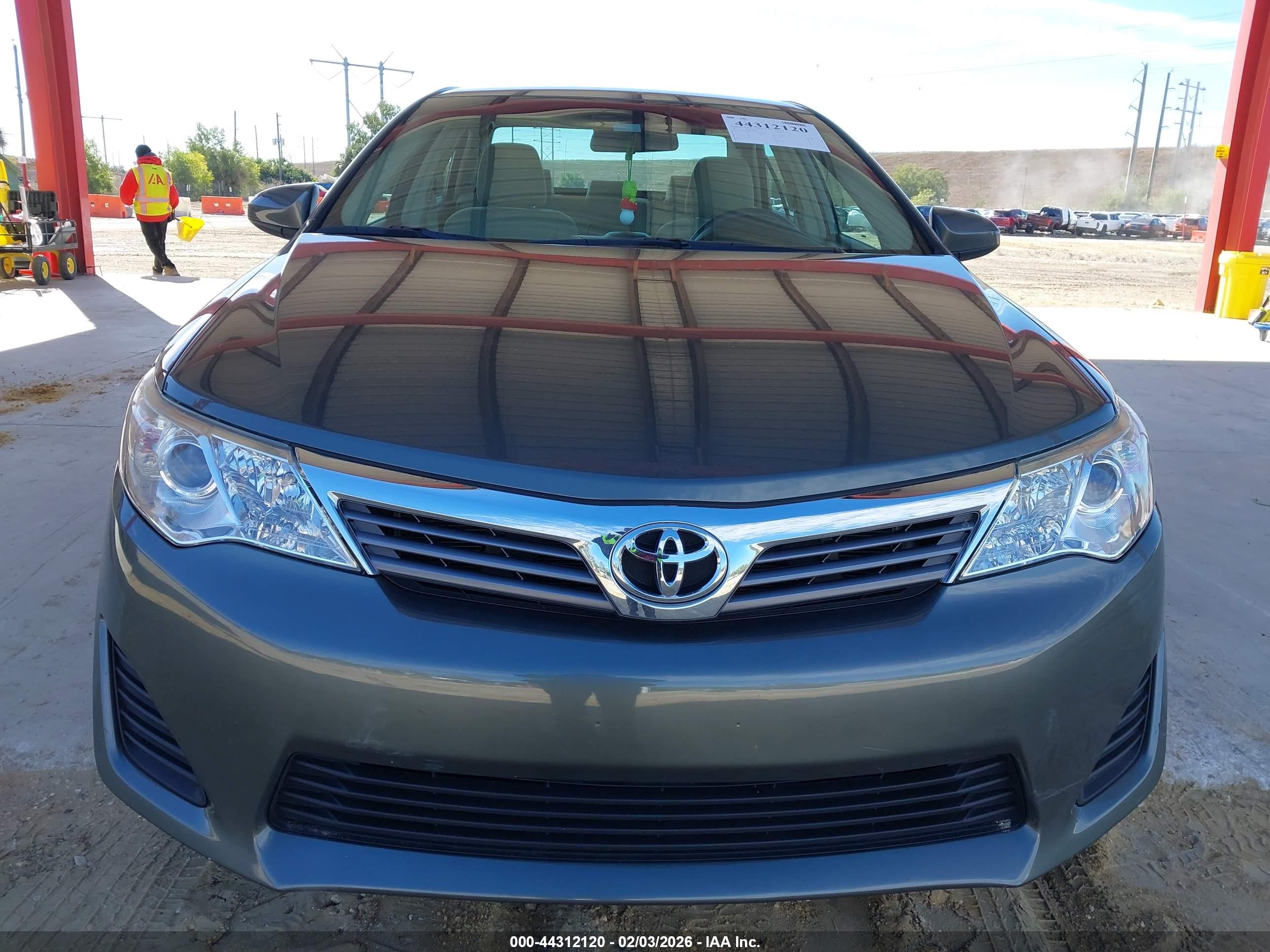 TOYOTA CAMRY image 6