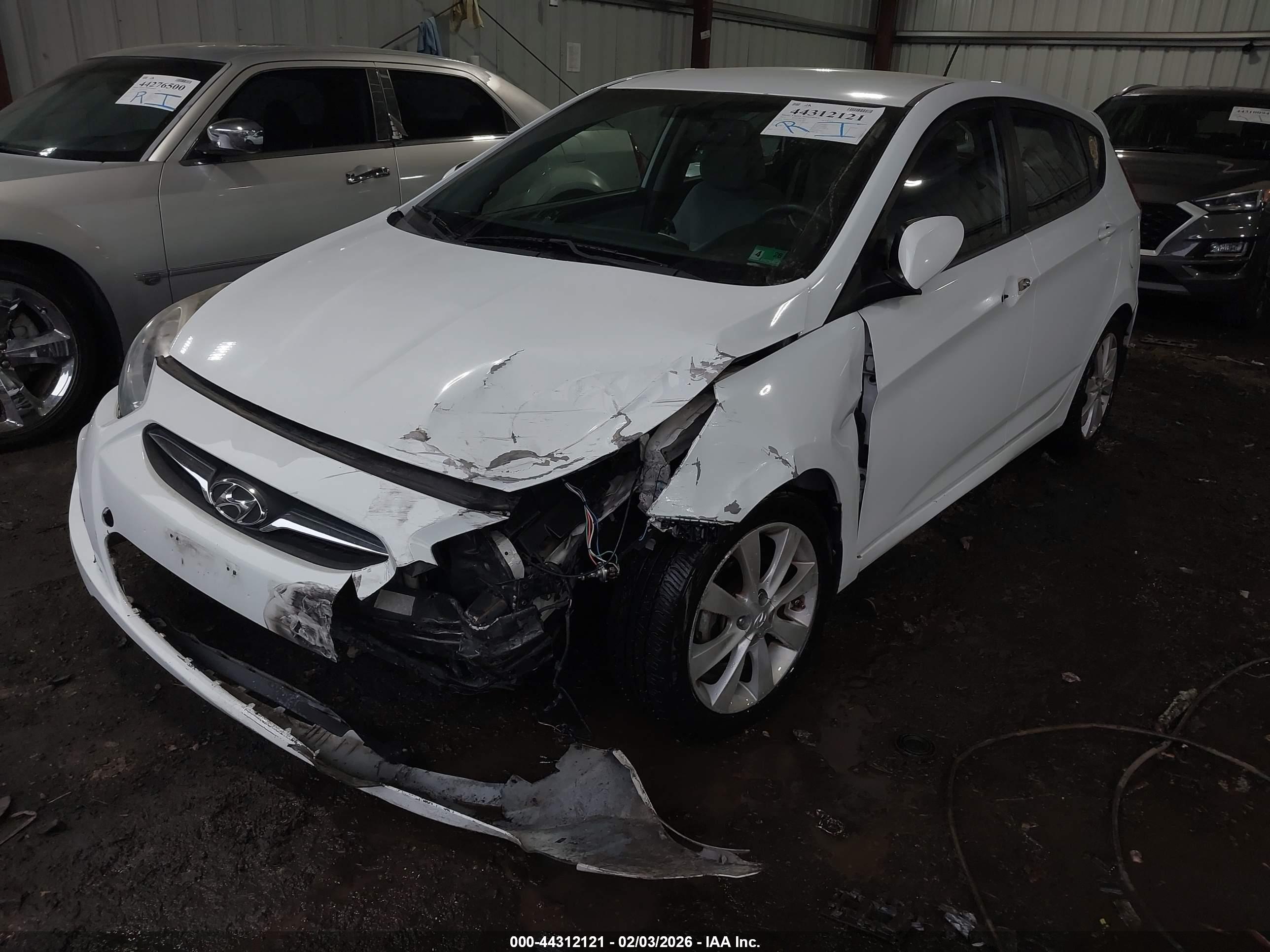 HYUNDAI ACCENT image 6
