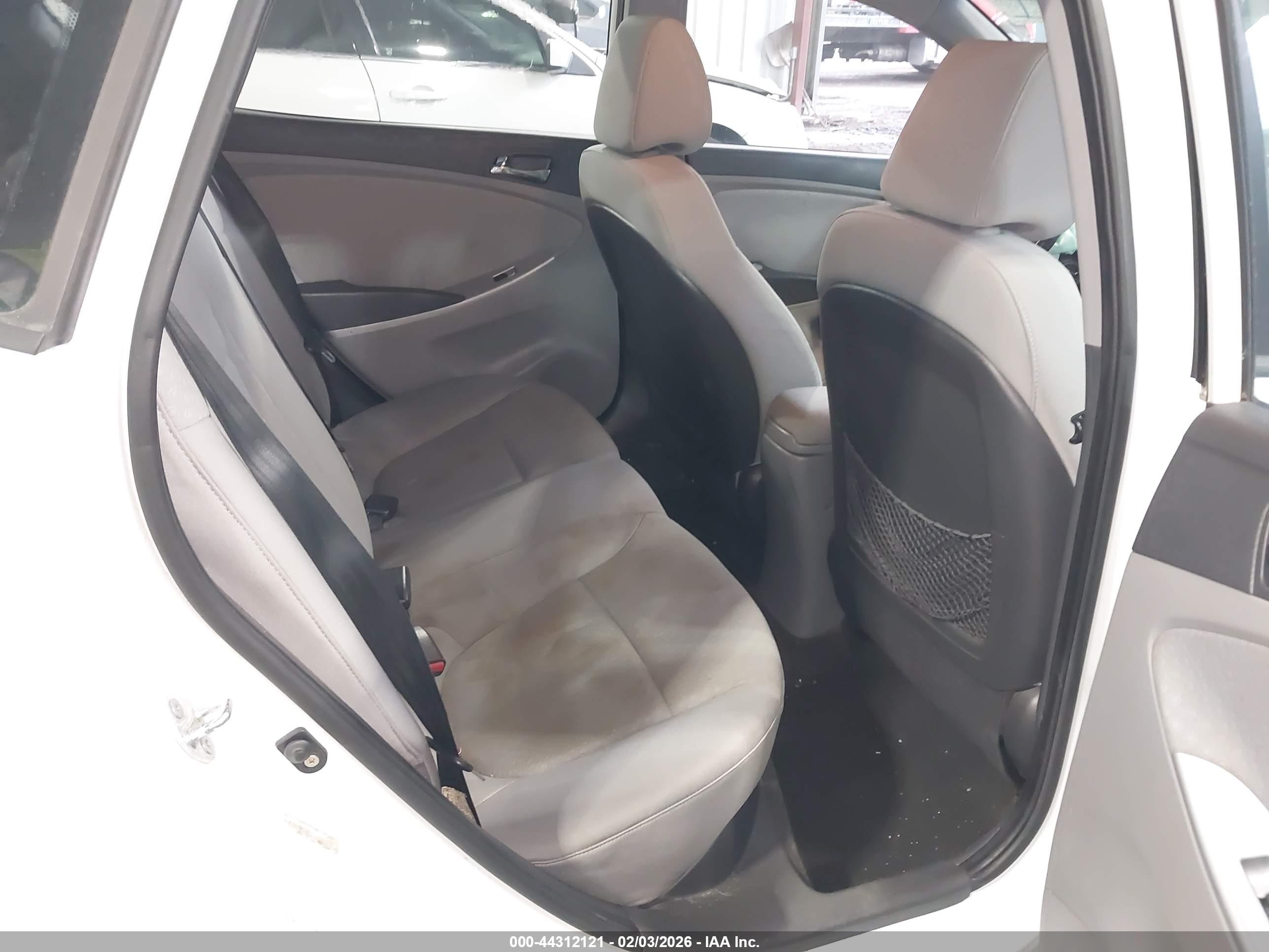 HYUNDAI ACCENT image 8